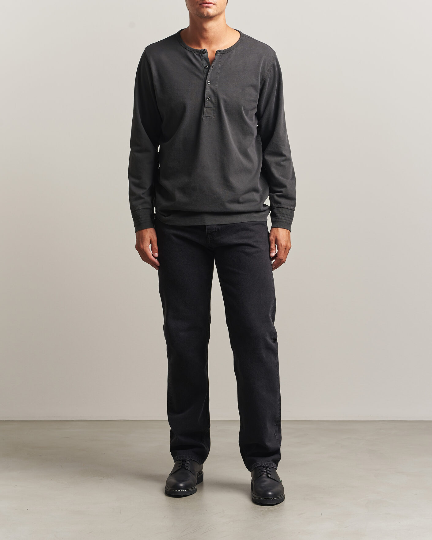 Men | Sweaters & Knitwear | Nudie Jeans | Long Sleeved Henley Antracite