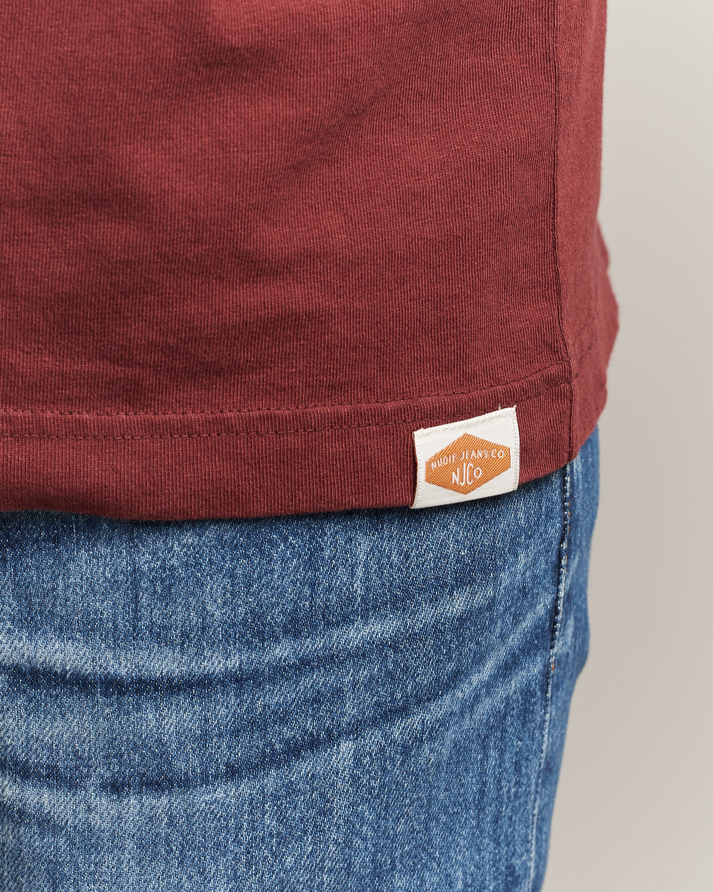 Men | T-Shirts | Nudie Jeans | Uno Everyday Crew Neck T-Shirt Burgundy