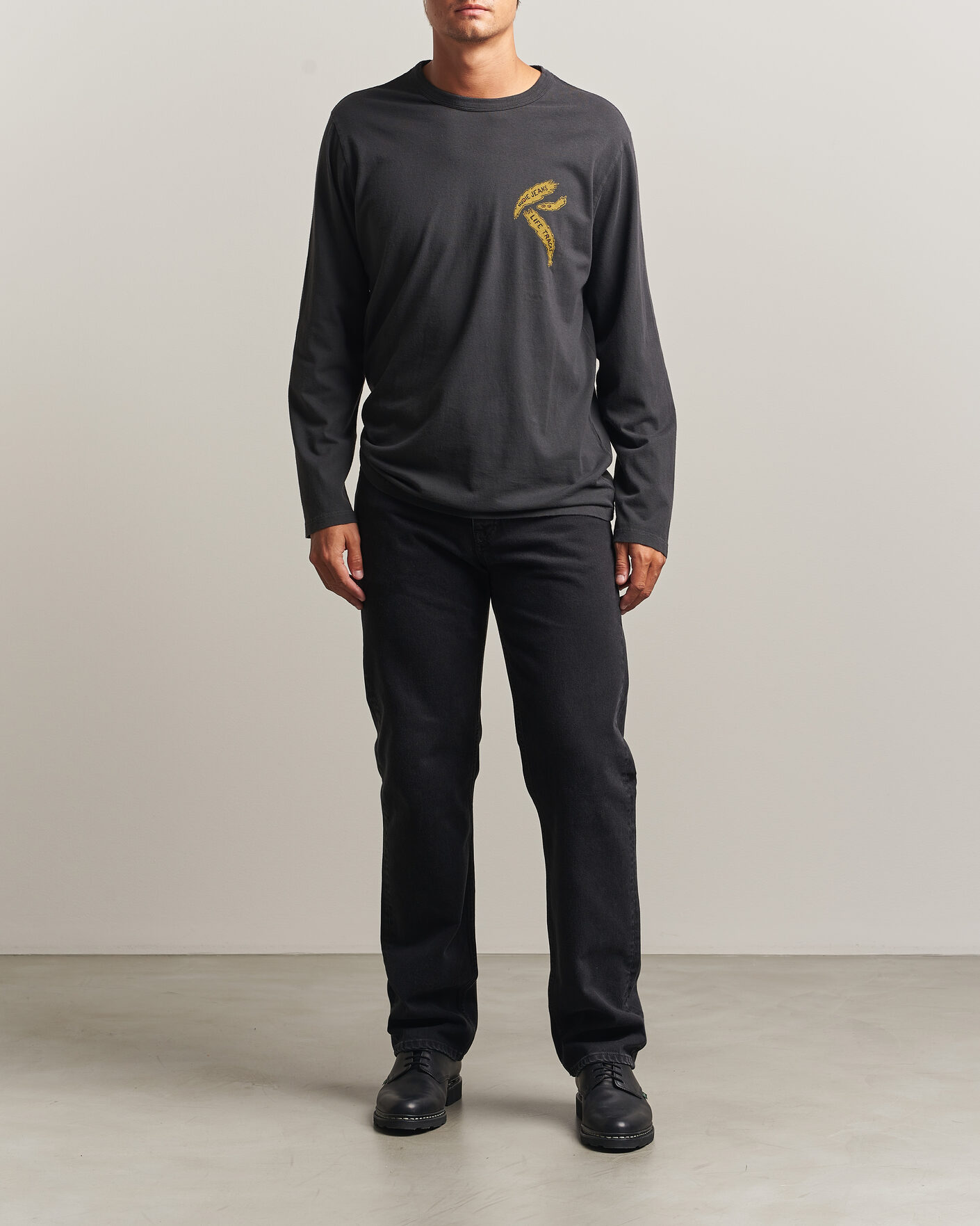 Men | T-Shirts | Nudie Jeans | Rudi Life Tracks II Long Sleeved T-Shirt Antracite