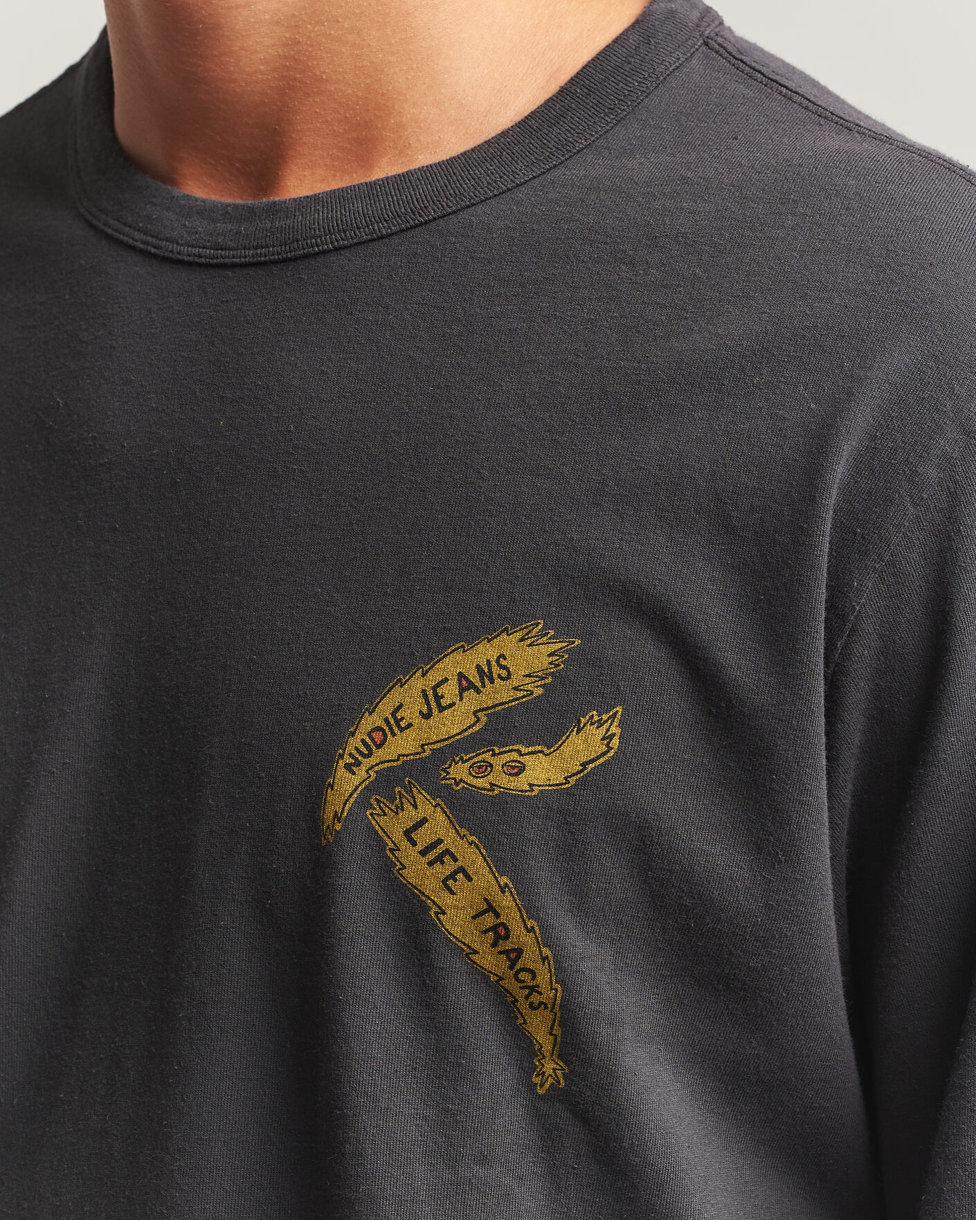 Men | T-Shirts | Nudie Jeans | Rudi Life Tracks II Long Sleeved T-Shirt Antracite