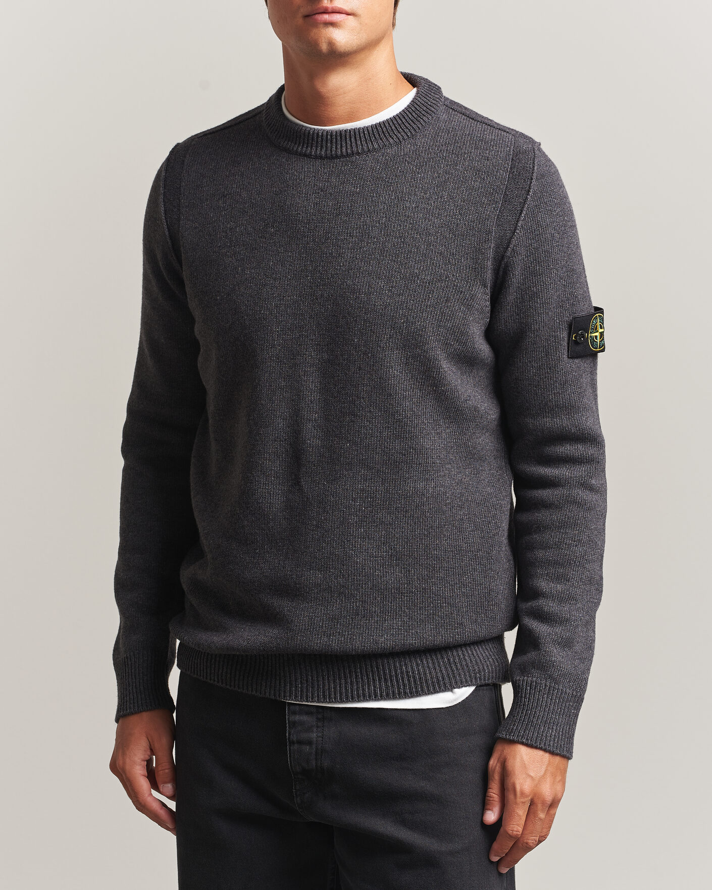 STONE  ウール ニットセーター ダークグレー Stone Island Knitted Lambswool Crew Neck Melange Lead at