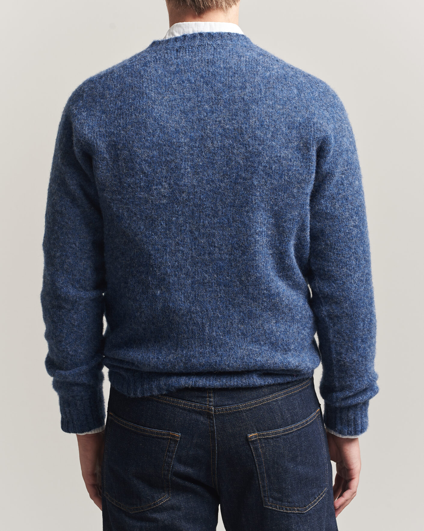 Men | Sweaters & Knitwear | Harley Of Scotland for Care of Carl | Brushed Supersoft Lambswool V-Neck Denim Blue