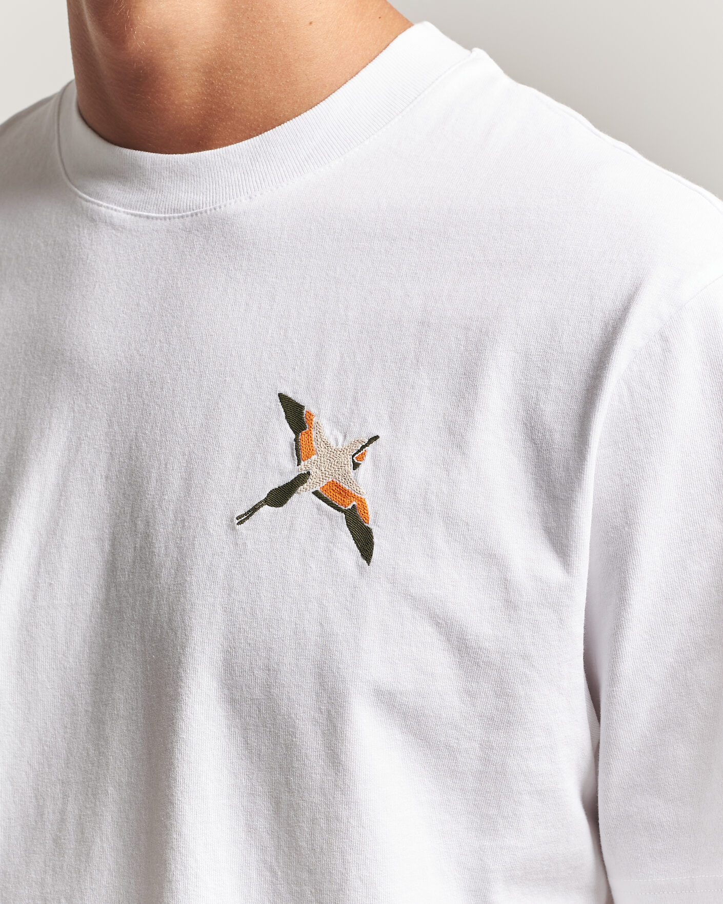 Men | T-Shirts | Axel Arigato | Micro Bee Birt T-Shirt White