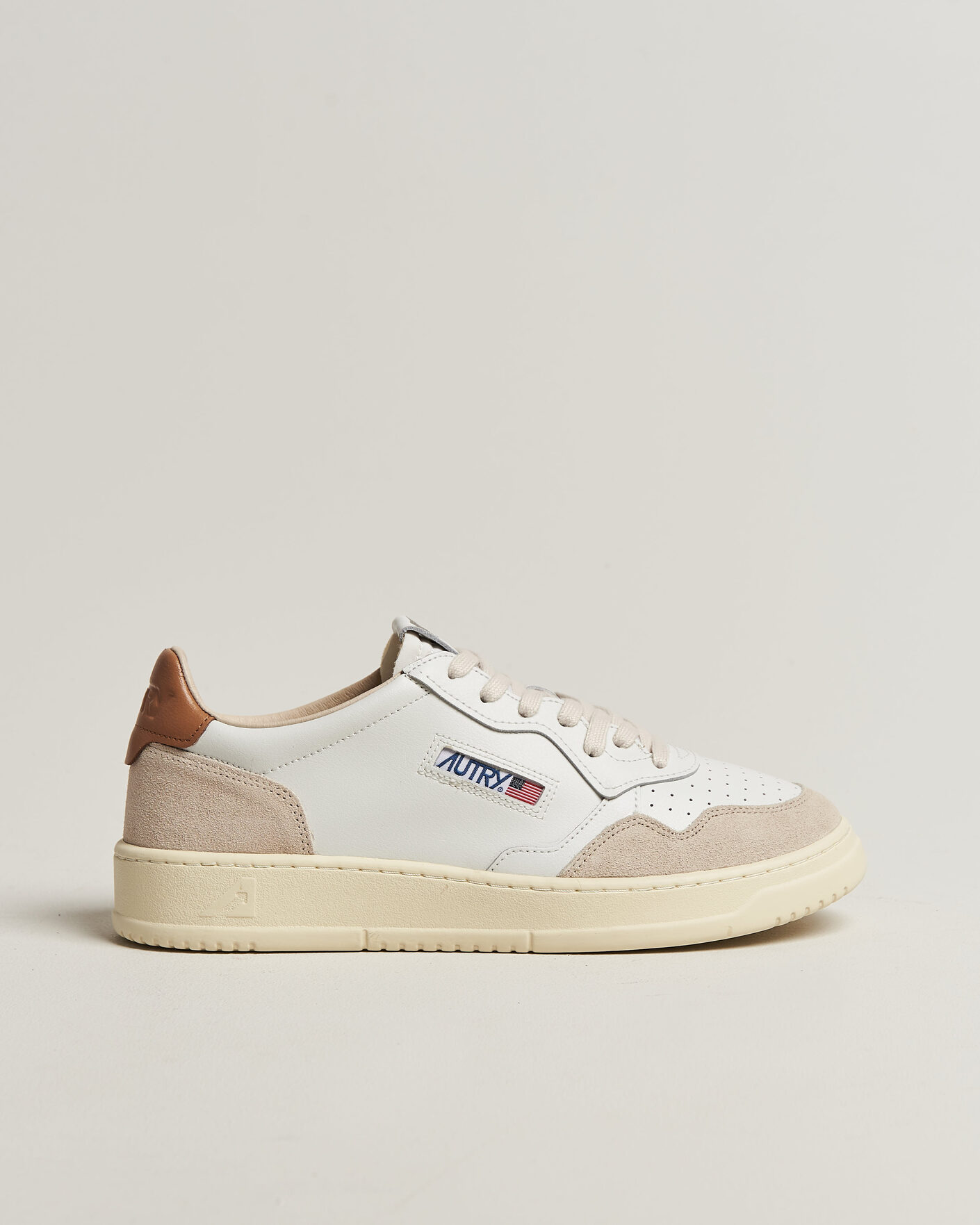 Men | Sneakers | Autry | Medalist Low Leather/Suede Sneaker White/Lion