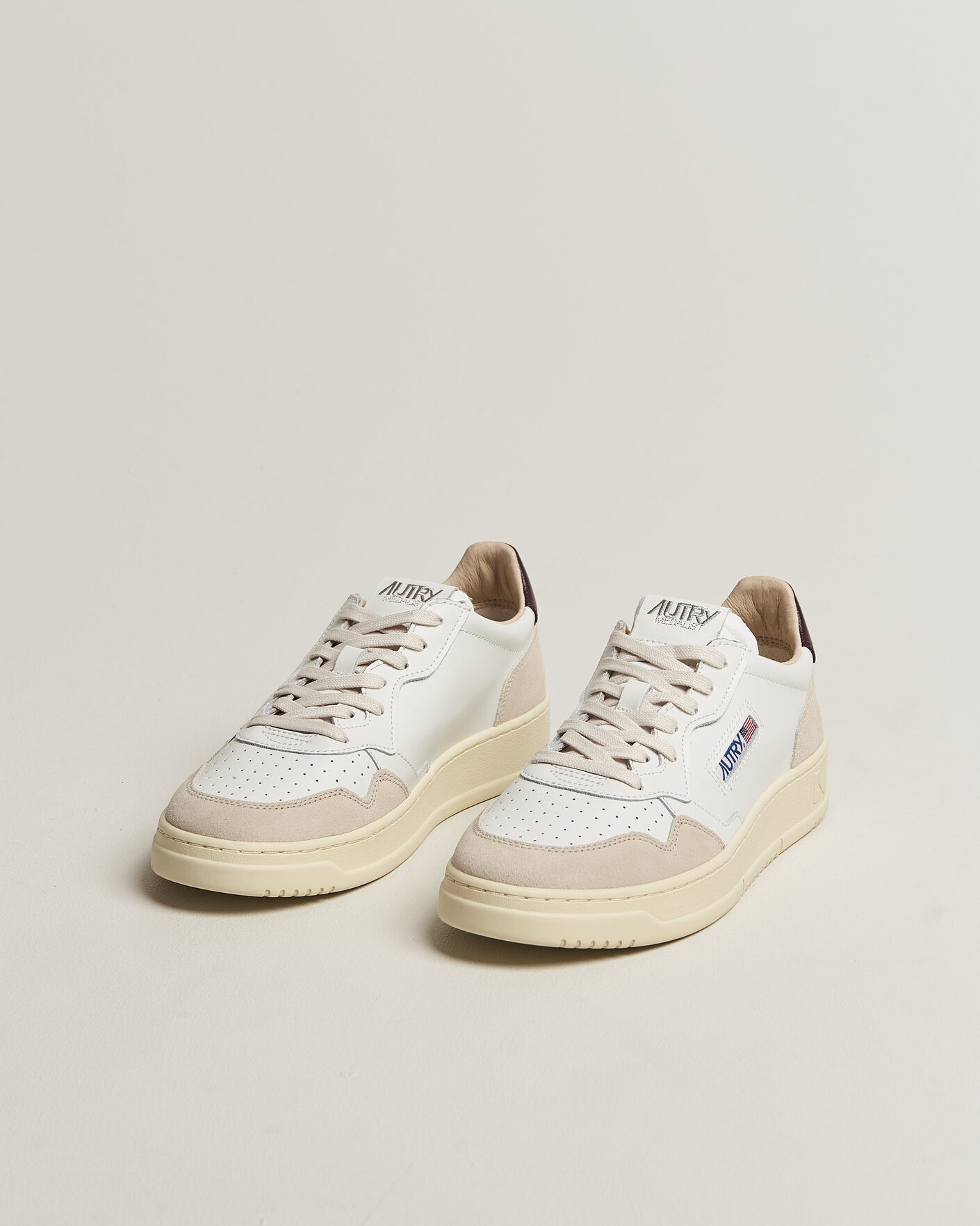 Men | Sneakers | Autry | Medalist Low Leather/Suede Sneaker White/Fig