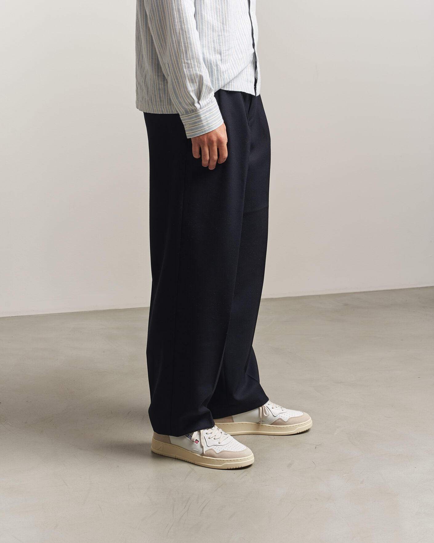 Men | Sneakers | Autry | Medalist Low Leather/Suede Sneaker White/Fig