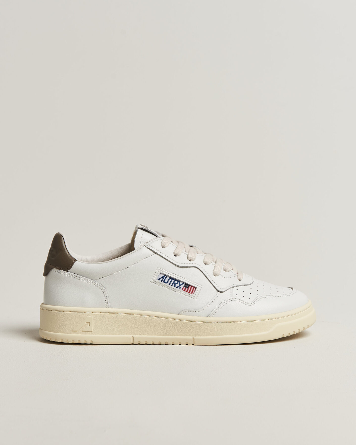 Men | Sneakers | Autry | Medalist Low Sneaker White/Chocolate