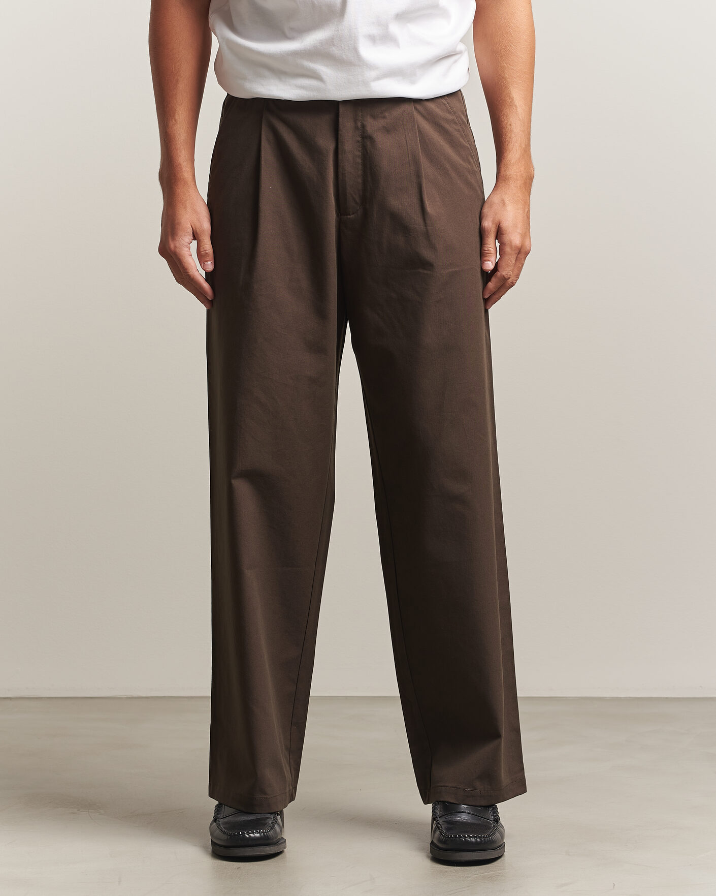 Men | Trousers | Samsøe Samsøe | Valentin Pleated Trousers Delicioso