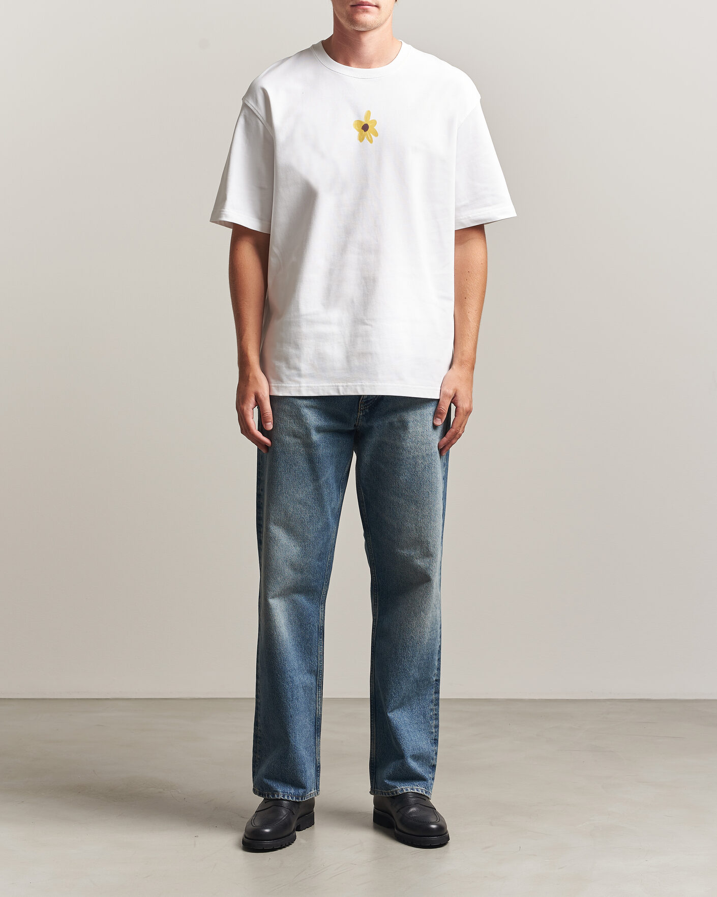 Men | T-Shirts | Samsøe Samsøe | Giles Printed Crew Neck T-Shirt White Flowers