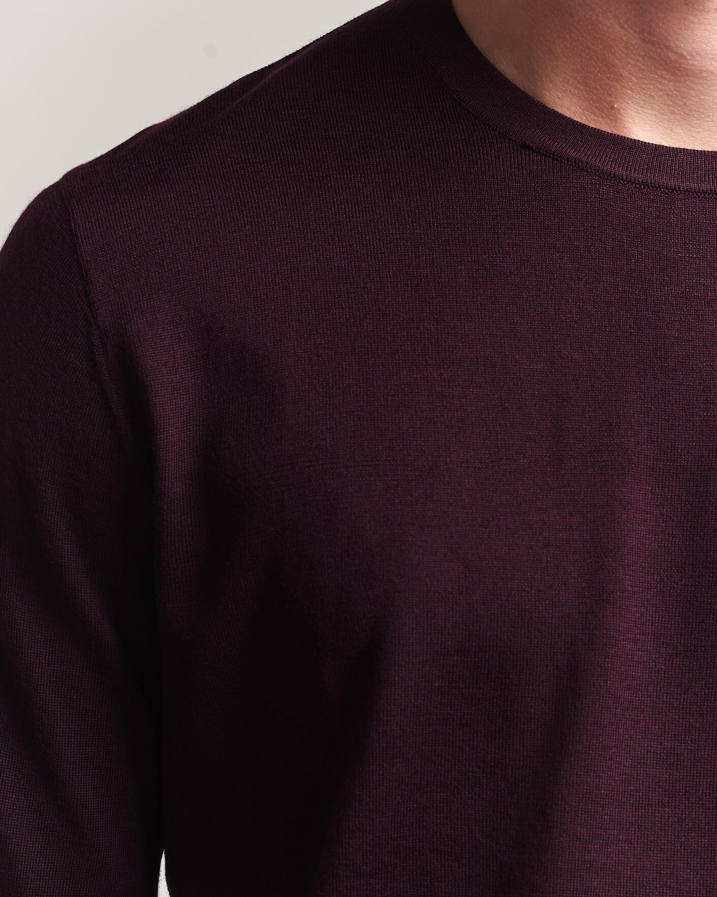 Men | Sweaters & Knitwear | Tiger of Sweden | Connor Extra Fine Merino Crew Neck Pullover Aubergine