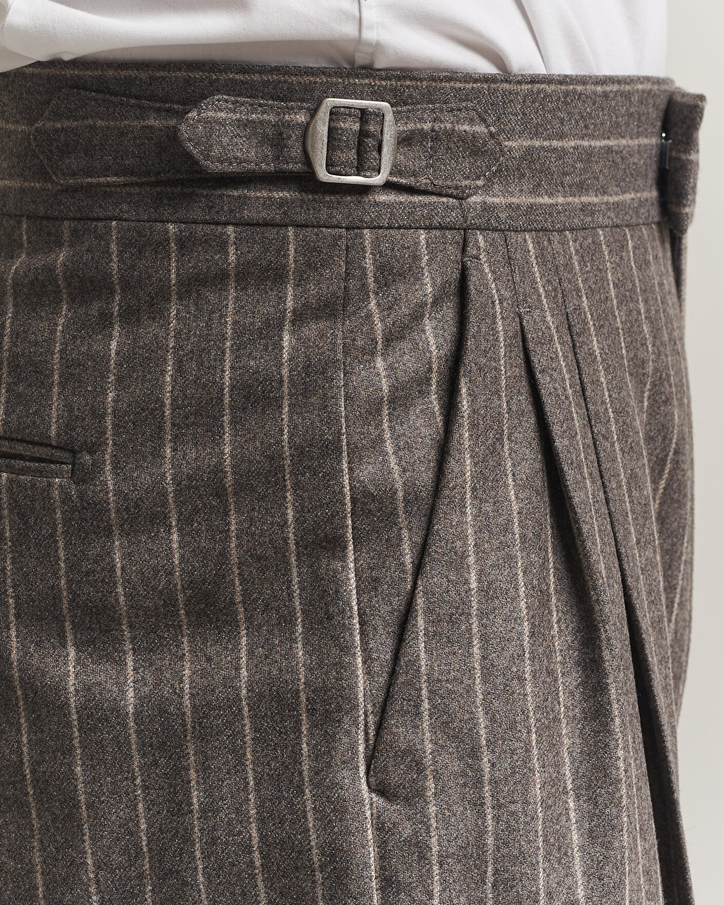 Men | Trousers | Tiger of Sweden | Theo Wool Pleated Pinstriped Trousers Grey Brown
