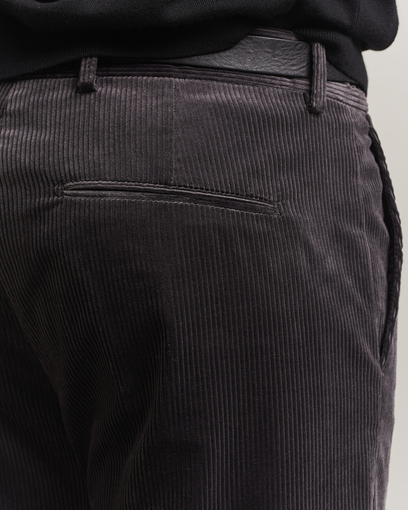Men | Trousers | Tiger of Sweden | Tense Pleated Corduroy Trousers Phantom