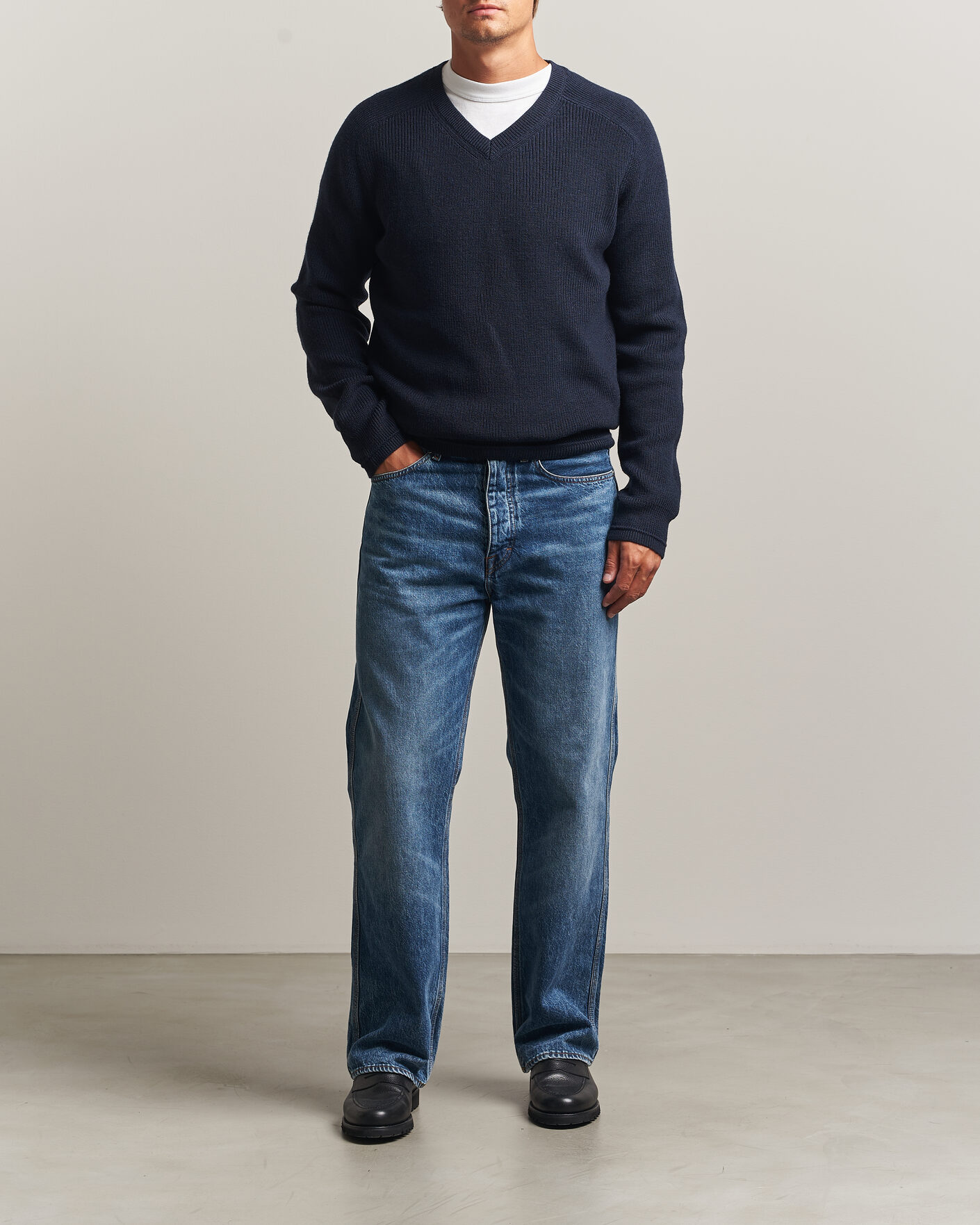 Men | Sweaters & Knitwear | Tiger of Sweden | Logan Wool Knitted V-Neck Night Grape
