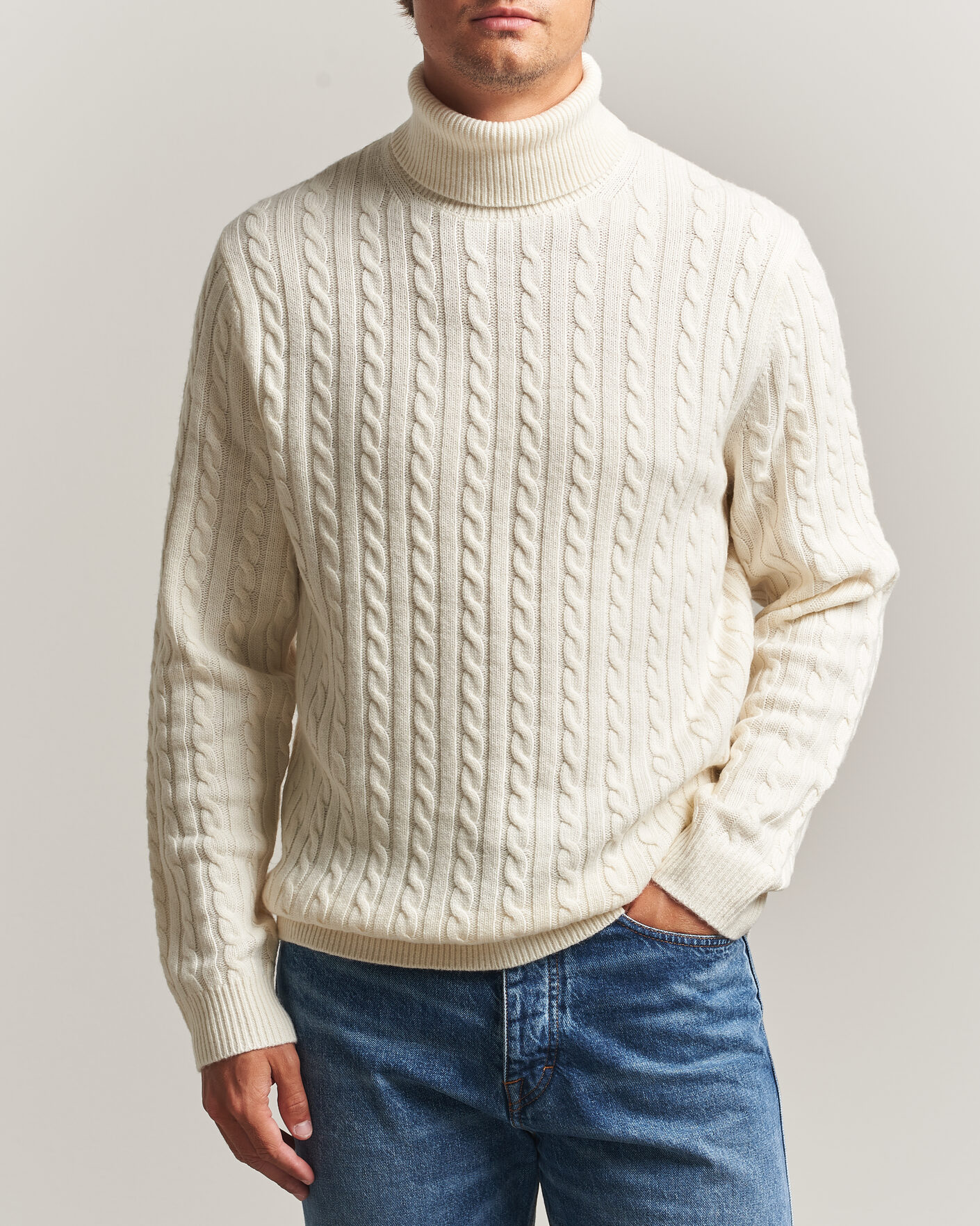 Men | Sweaters & Knitwear | Tiger of Sweden | Wilde Wool/Cashmere Cable Turtleneck Porcelain Cream
