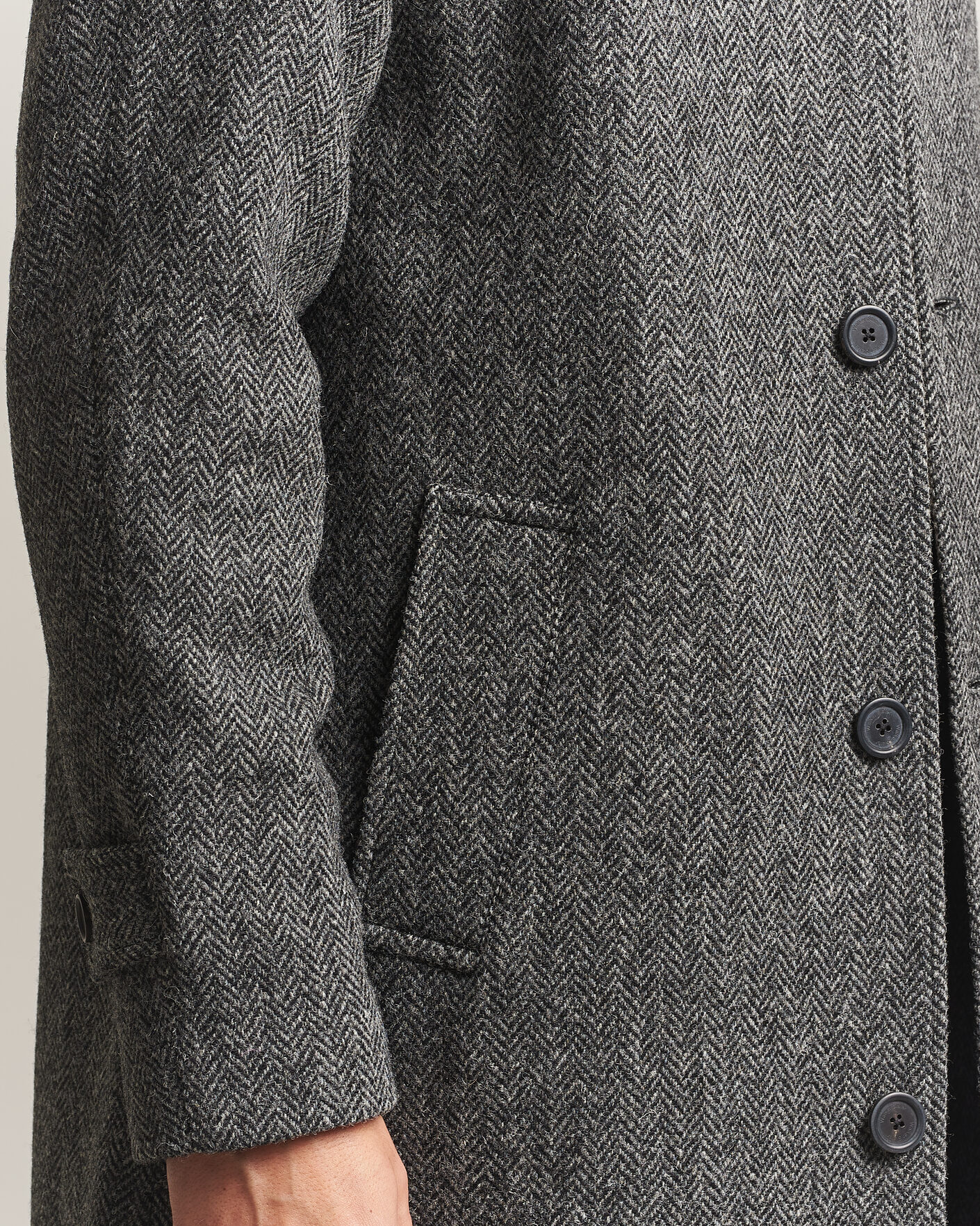 Walker Slaterスコットランド/コート/チェック/チェスターコート Walker Slater Sherlock Harris Tweed Herringbone Coat Charcoal at