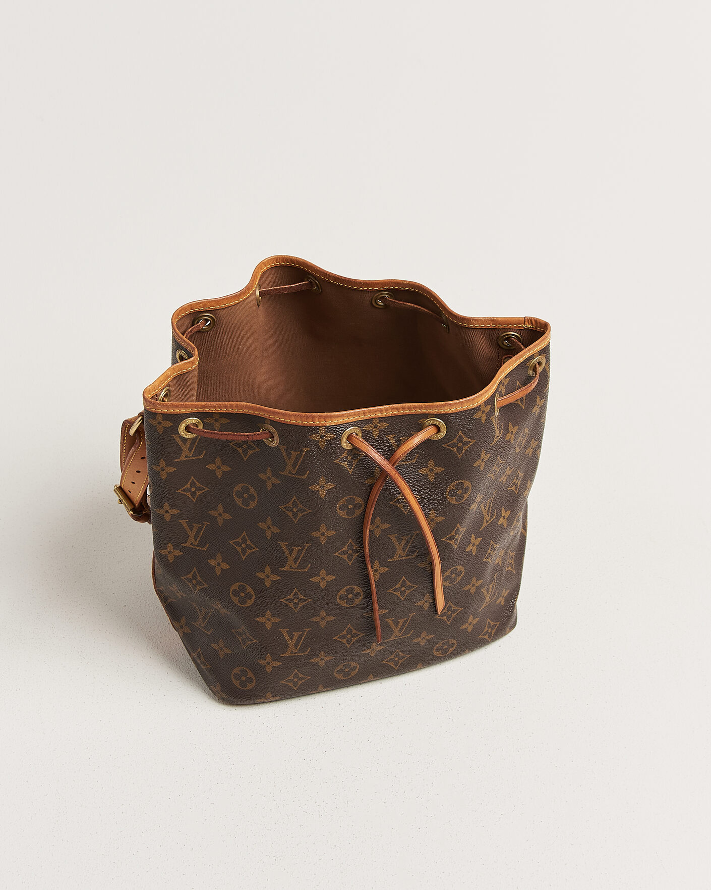 Men | Pre-Owned & Vintage Bags | Louis Vuitton Pre-Owned | Petit Noé Monogram