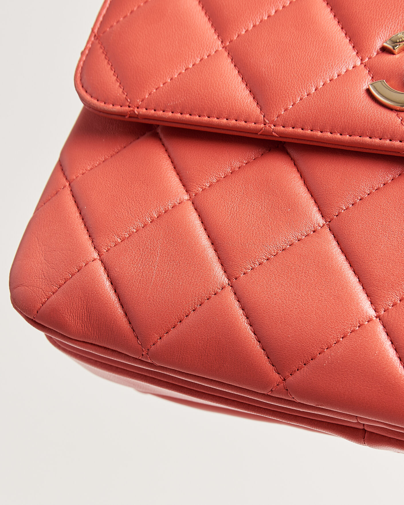 Men | Pre-Owned & Vintage Bags | Chanel Pre-Owned | Trendy CC Top Handle Bag Coral