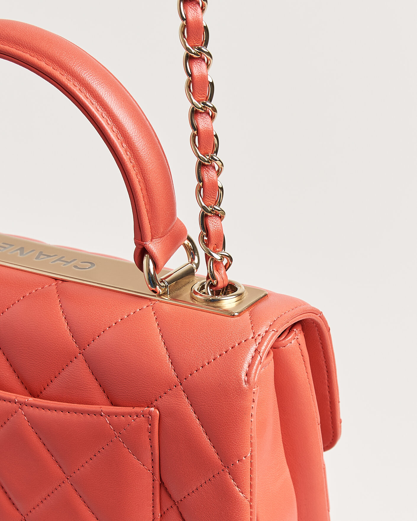 Men | Pre-Owned & Vintage Bags | Chanel Pre-Owned | Trendy CC Top Handle Bag Coral