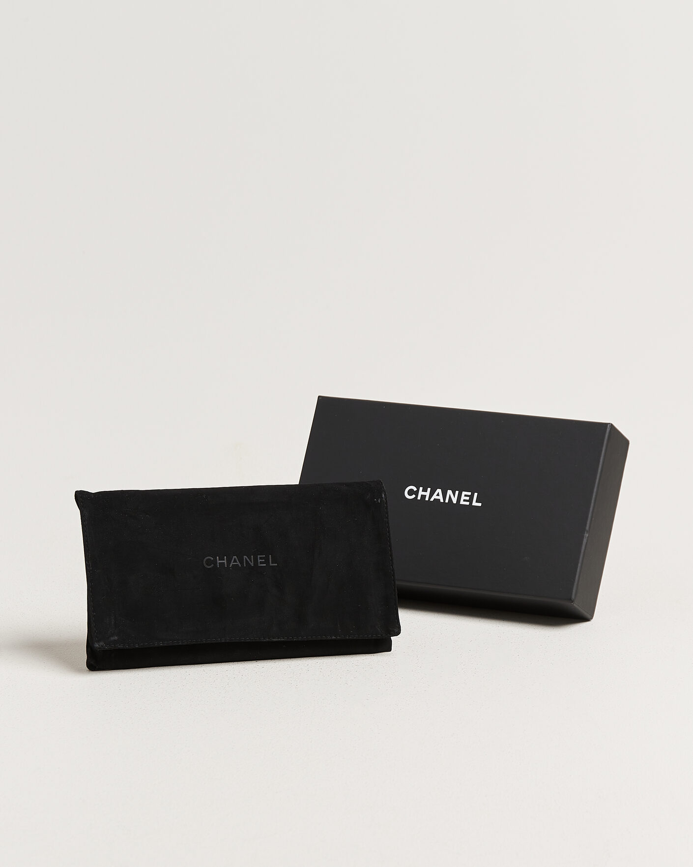 Men | Pre-Owned & Vintage Bags | Chanel Pre-Owned | Classic Trifold Flap Wallet Caviar Leather Black