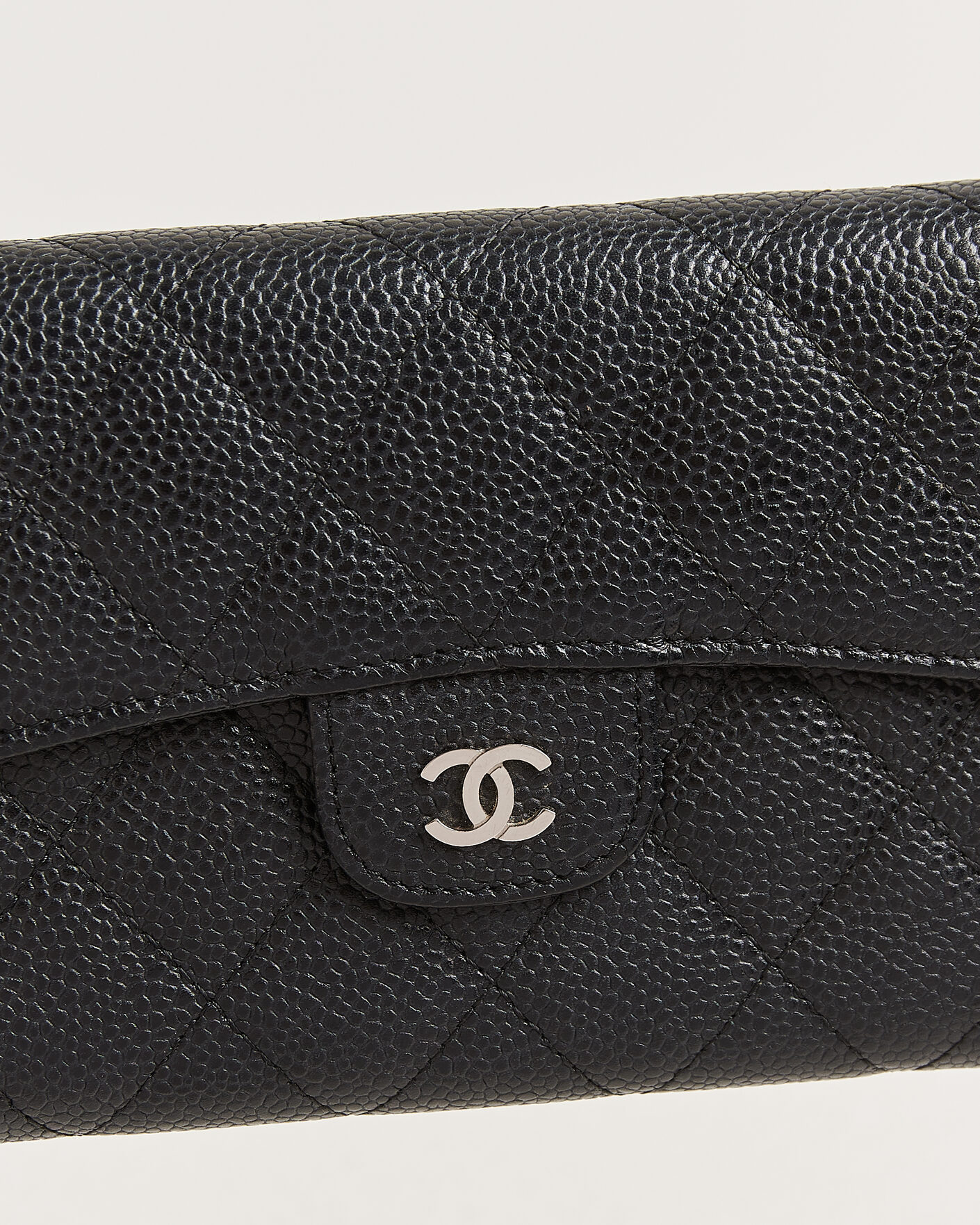 Men | Pre-Owned & Vintage Bags | Chanel Pre-Owned | Classic Trifold Flap Wallet Caviar Leather Black
