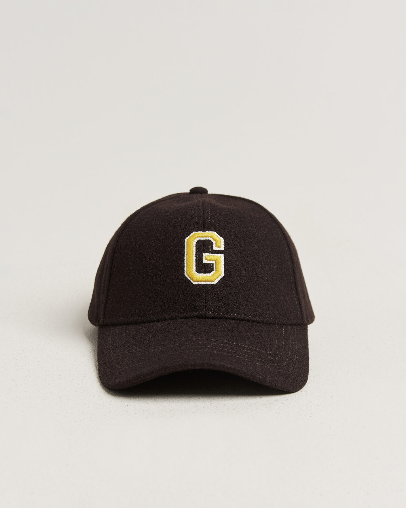Men | Hats & Caps | Gant | G Badge Wool Melton Cap Charred Wood Brown