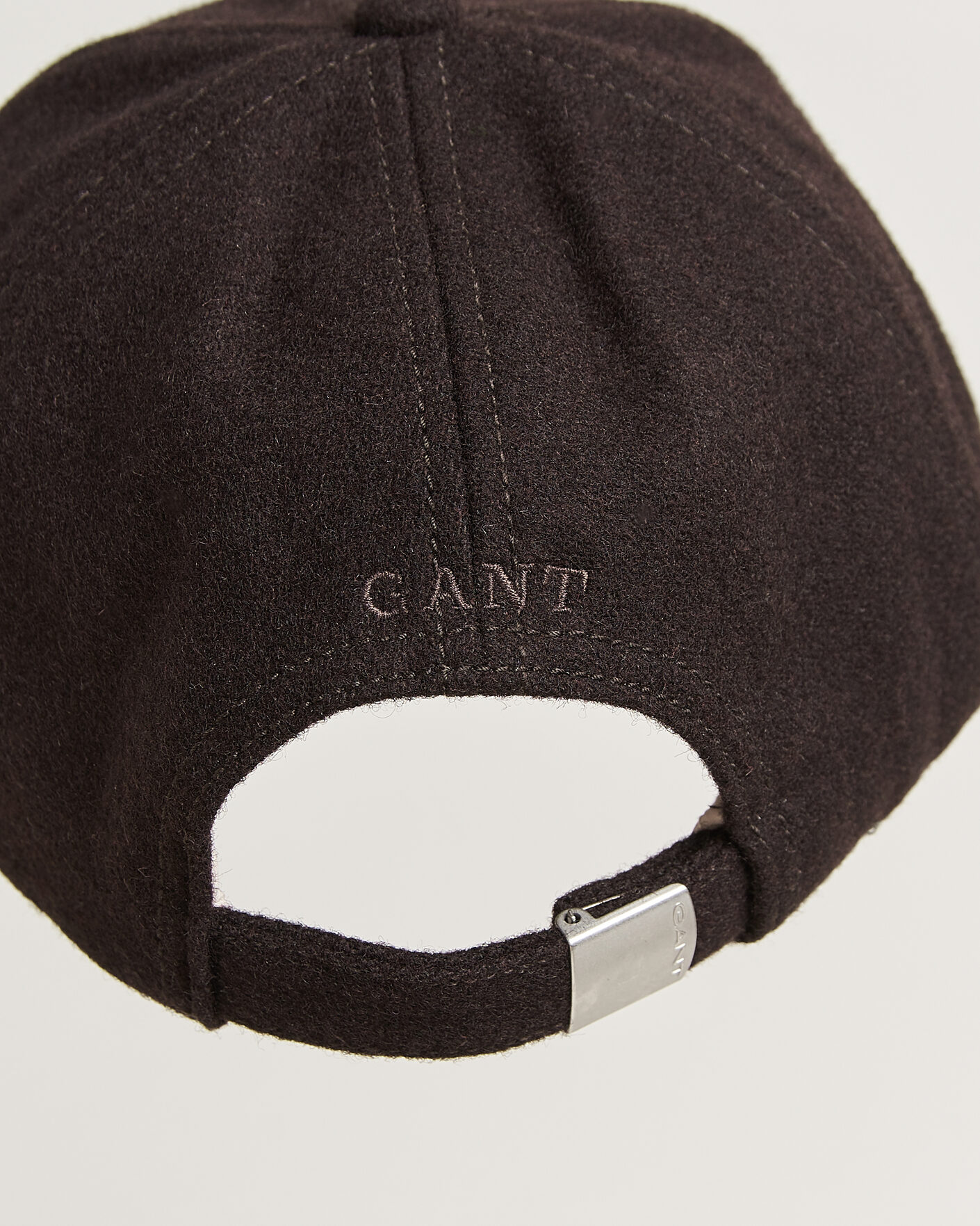 Men | Hats & Caps | Gant | G Badge Wool Melton Cap Charred Wood Brown