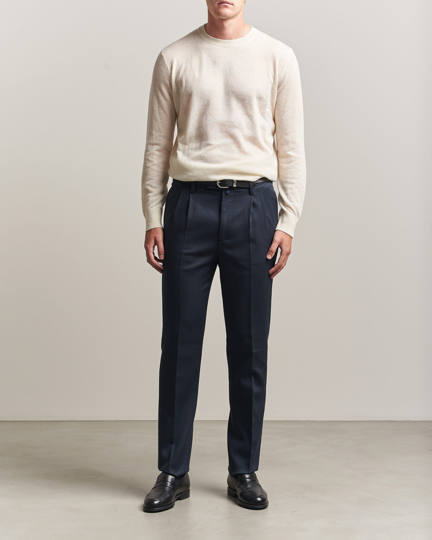 Men | Trousers | Jacob Cohën | Lucas Pleated Cotton Gabardine Trousers Navy