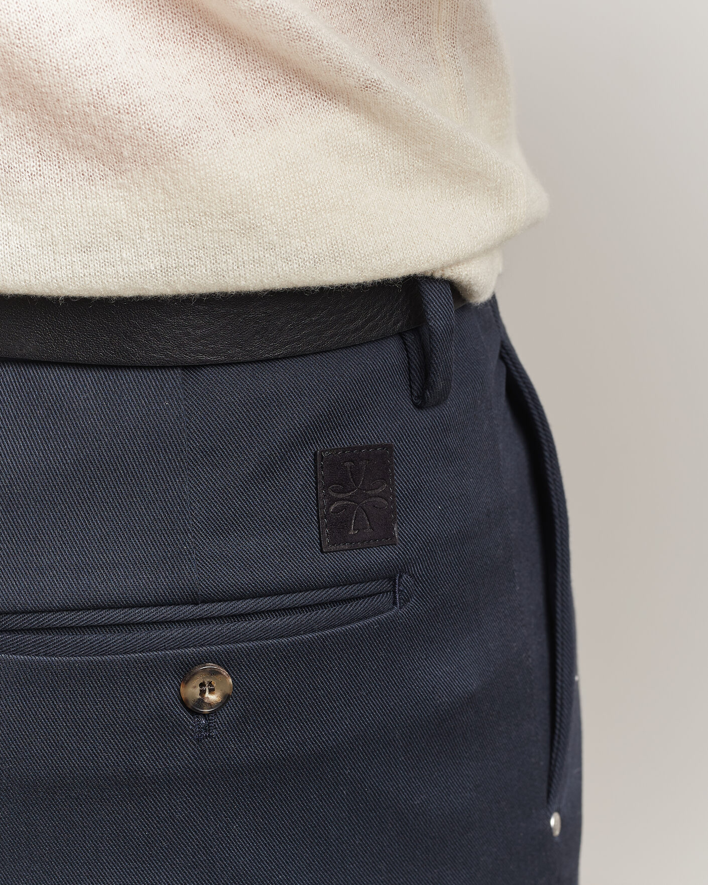 Men | Trousers | Jacob Cohën | Lucas Pleated Cotton Gabardine Trousers Navy