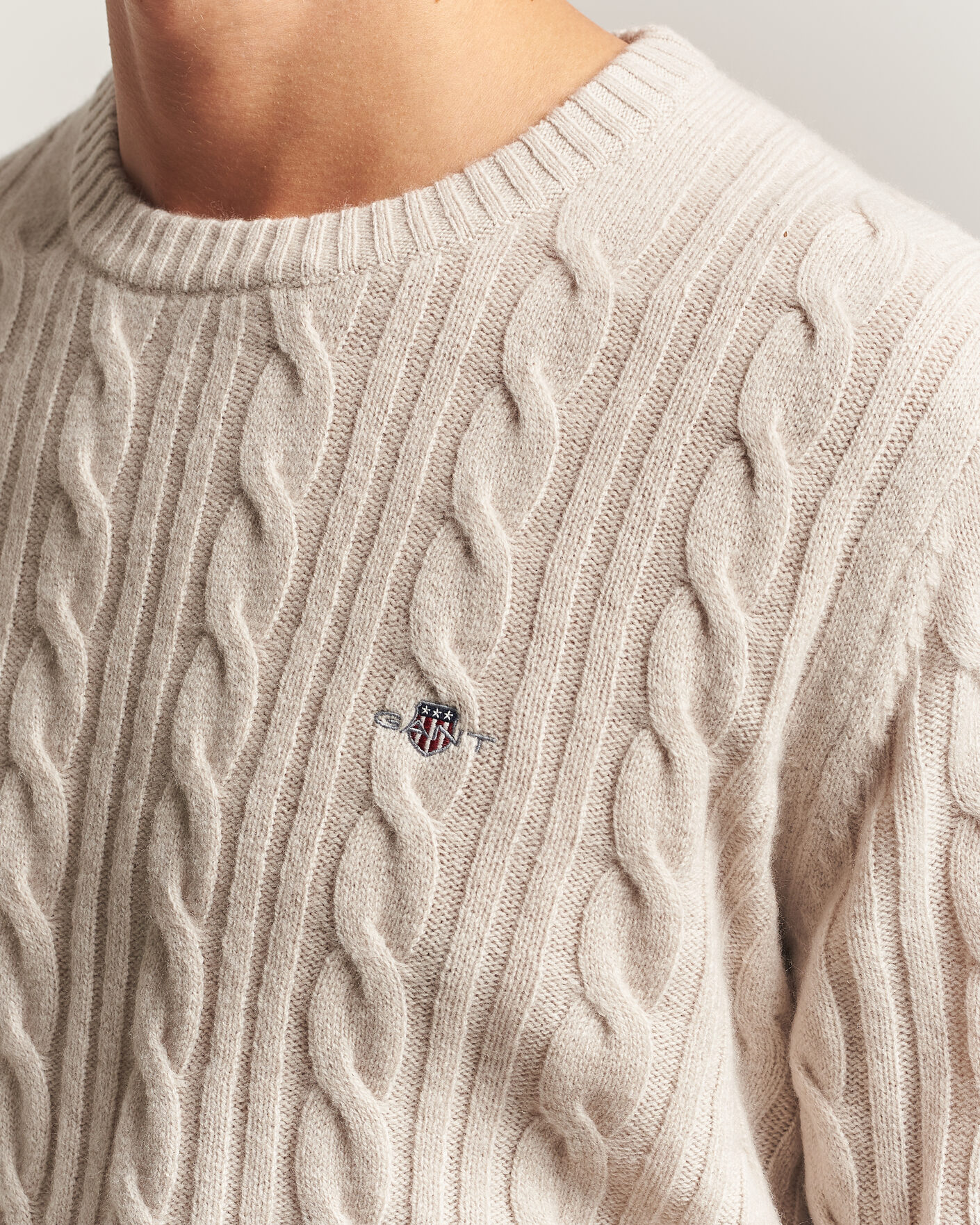 Men | Sweaters & Knitwear | Gant | Lambswool Cable Crew Neck Clay Beige