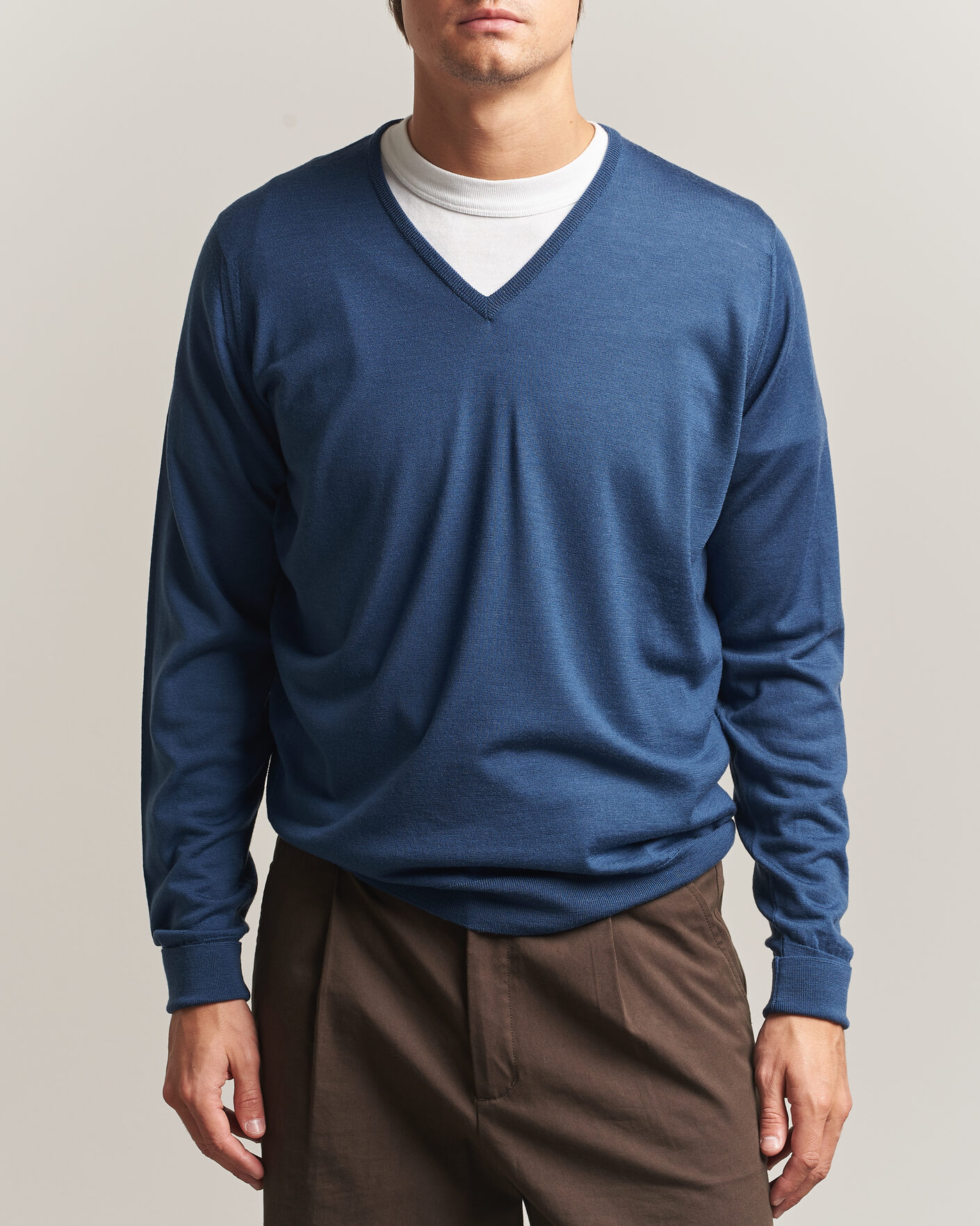Men | Sweaters & Knitwear | John Smedley | Bobby Extra Fine Merino V-Neck Pullover Teal Firth