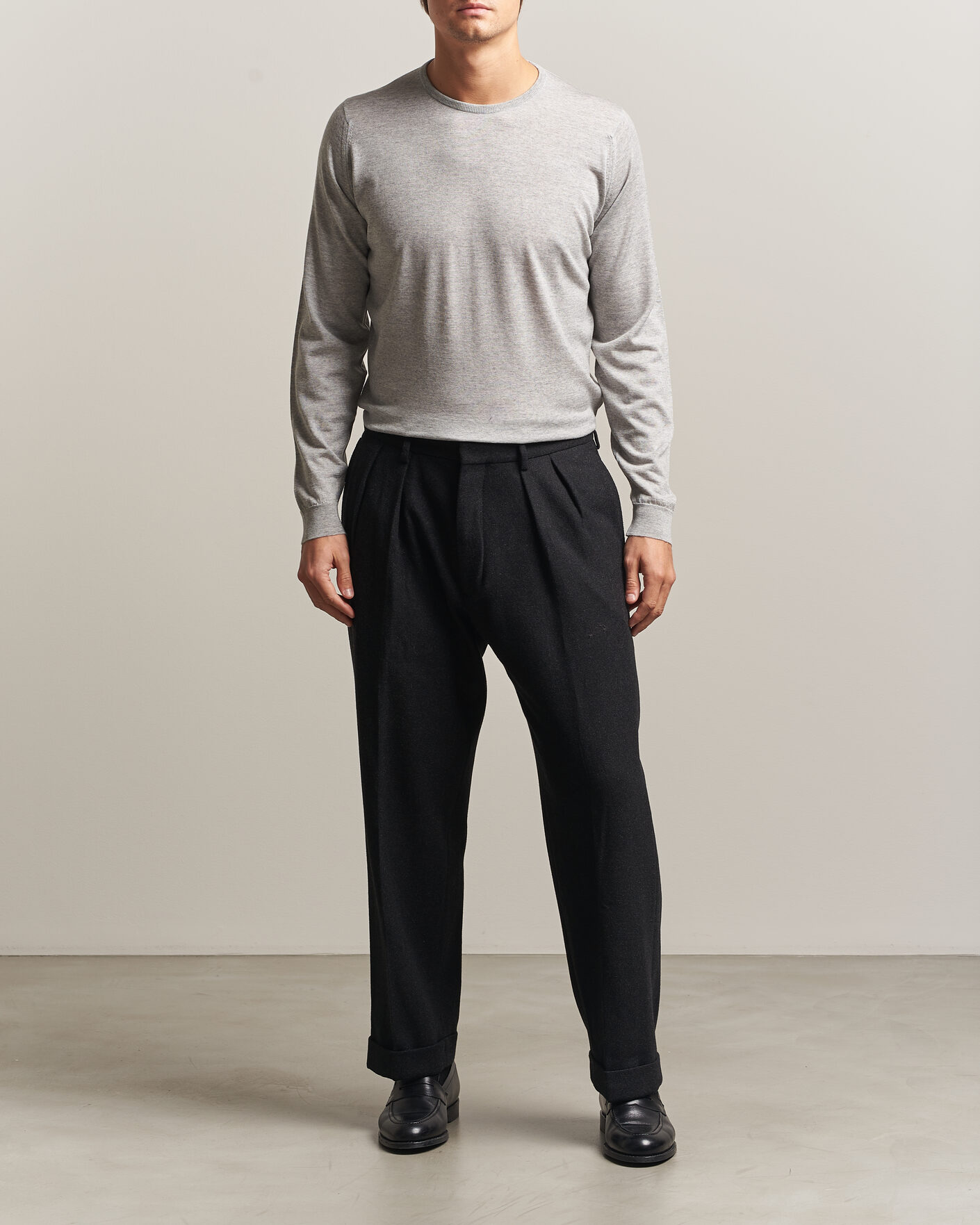 Men | Sweaters & Knitwear | John Smedley | Lundy Extra Fine Merino Crew Neck Nimbus Grey