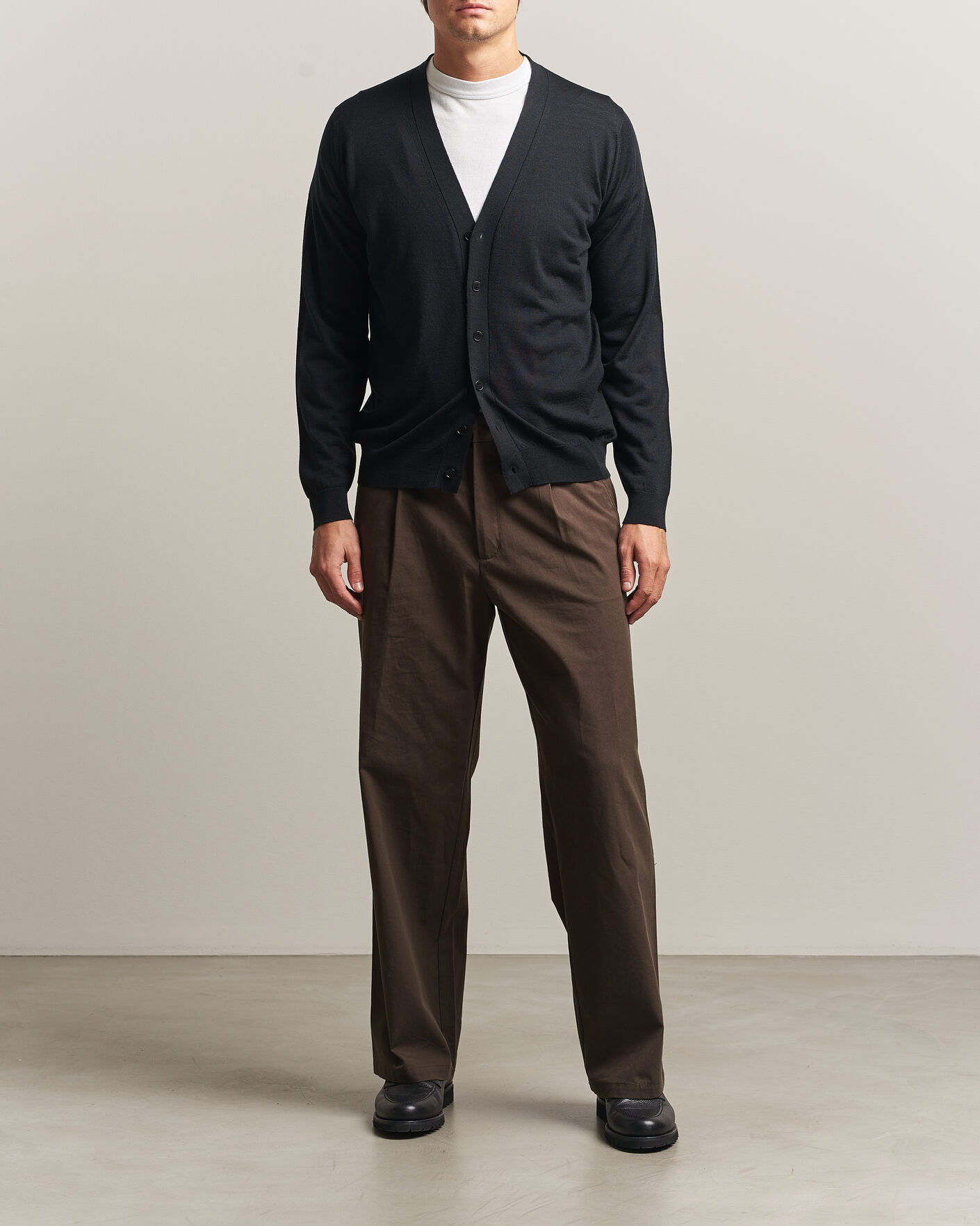 Men | Sweaters & Knitwear | John Smedley | Bradrick Extra Fine Merino Cardigan Black