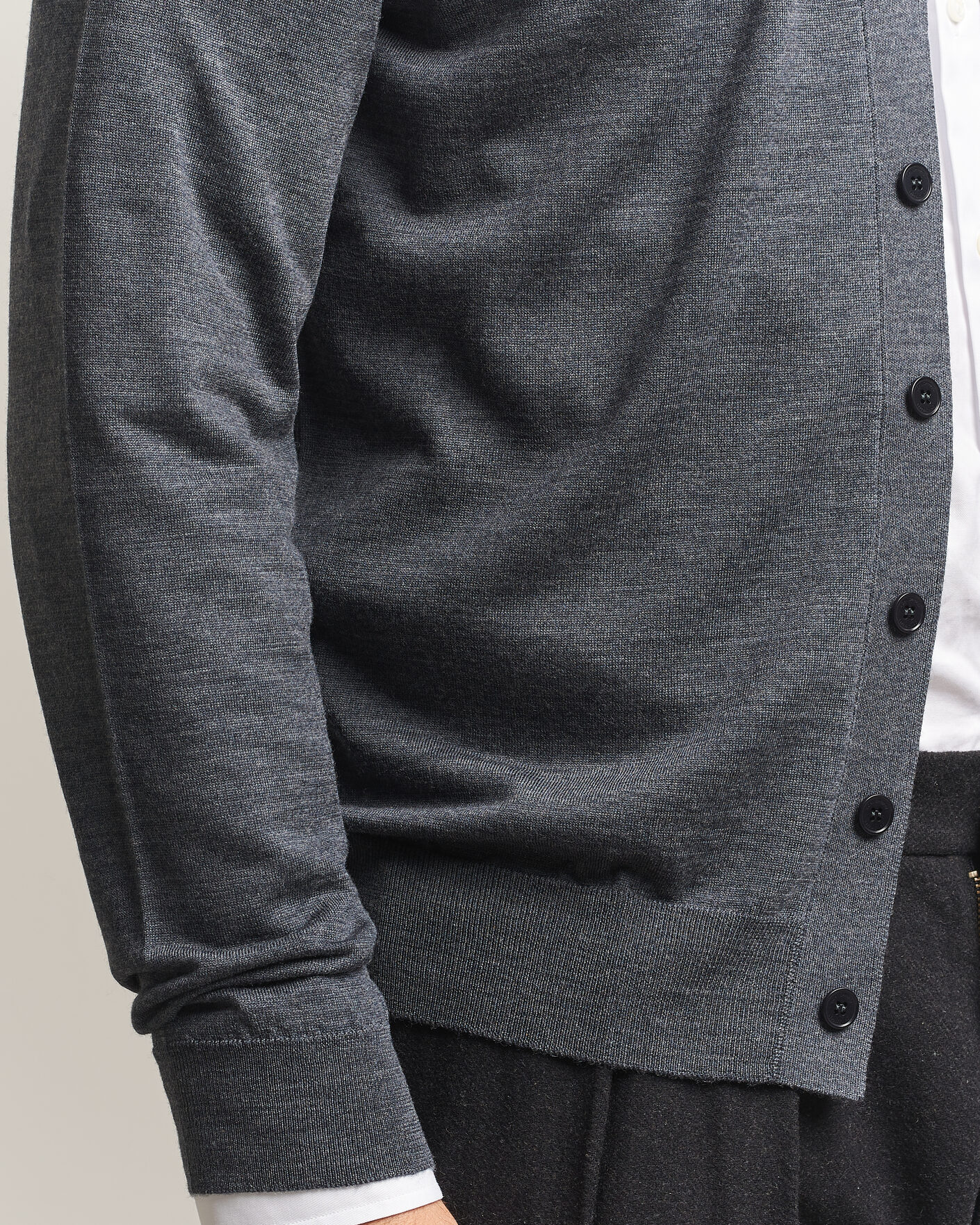 Men | Sweaters & Knitwear | John Smedley | Bradrick Extra Fine Merino Cardigan Charcoal