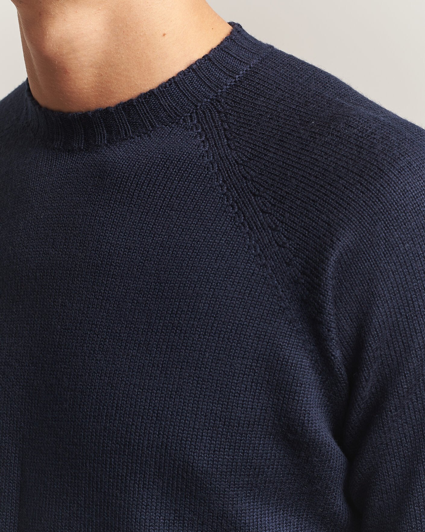 Men | Sweaters & Knitwear | John Smedley | Denver Extra Fine Merino Crew Neck Midnight