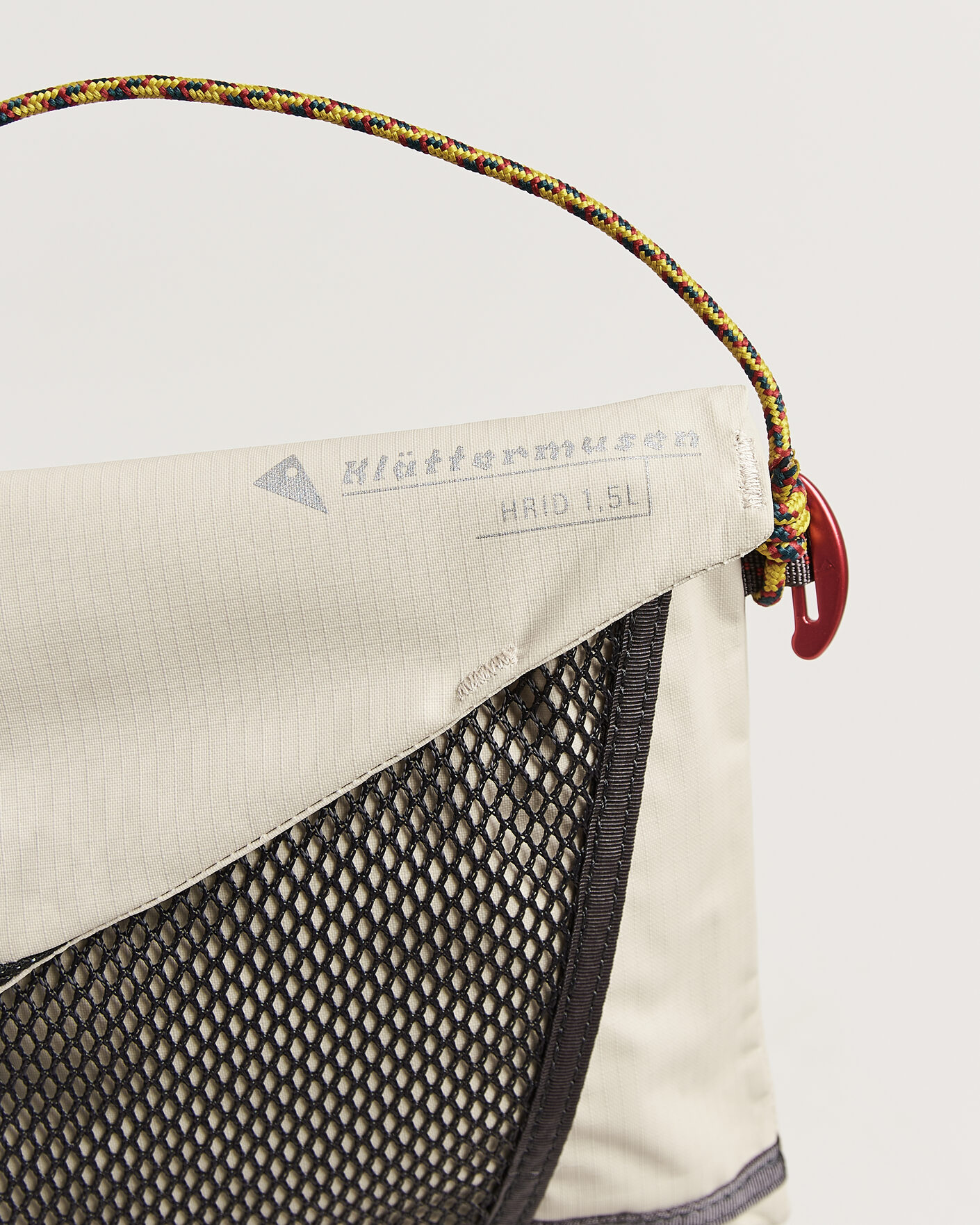 Men | Bags | Klättermusen | Hrid WP 1,5L Accessory Bag Silver Creme