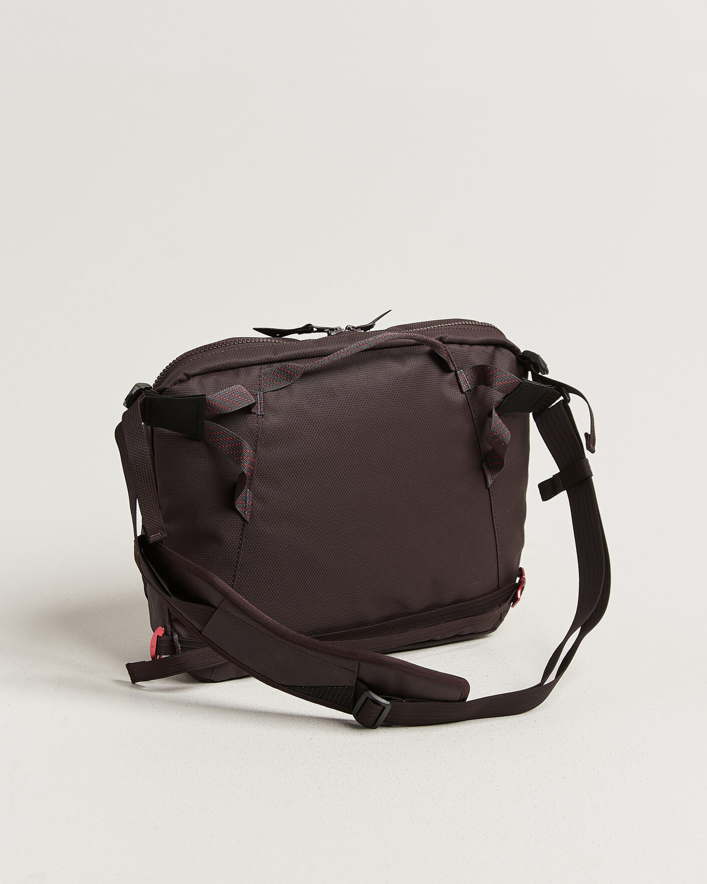Men | Bags | Klättermusen | Gaut Messenger bag Brown Umber