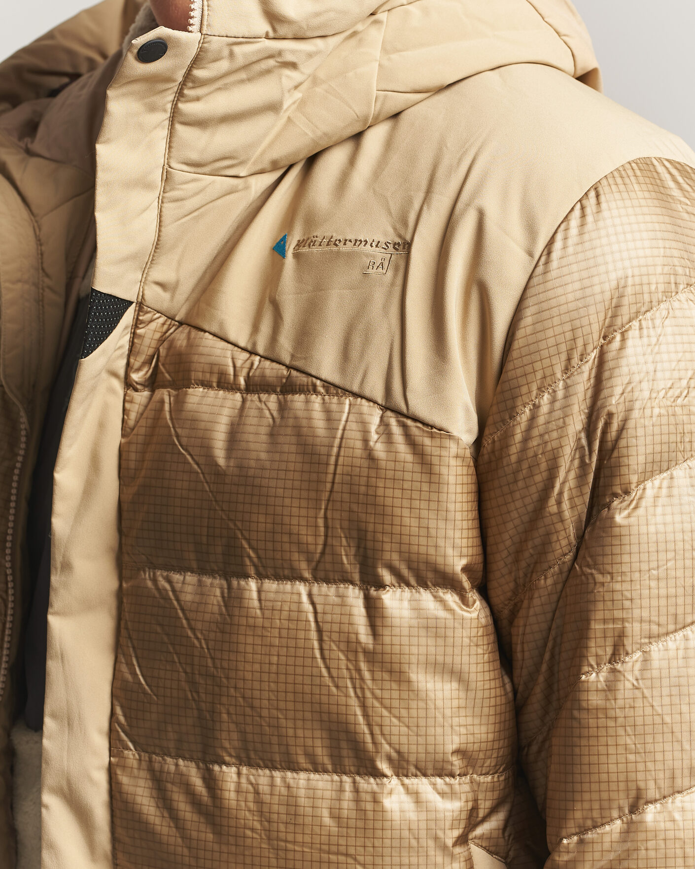 Men | Coats & Jackets | Klättermusen | Rå Hood Jacket Warm Sand