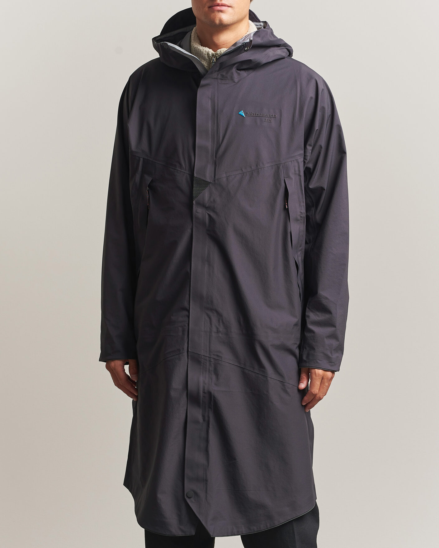 Men | Coats & Jackets | Klättermusen | Syr Hood Parka Raven