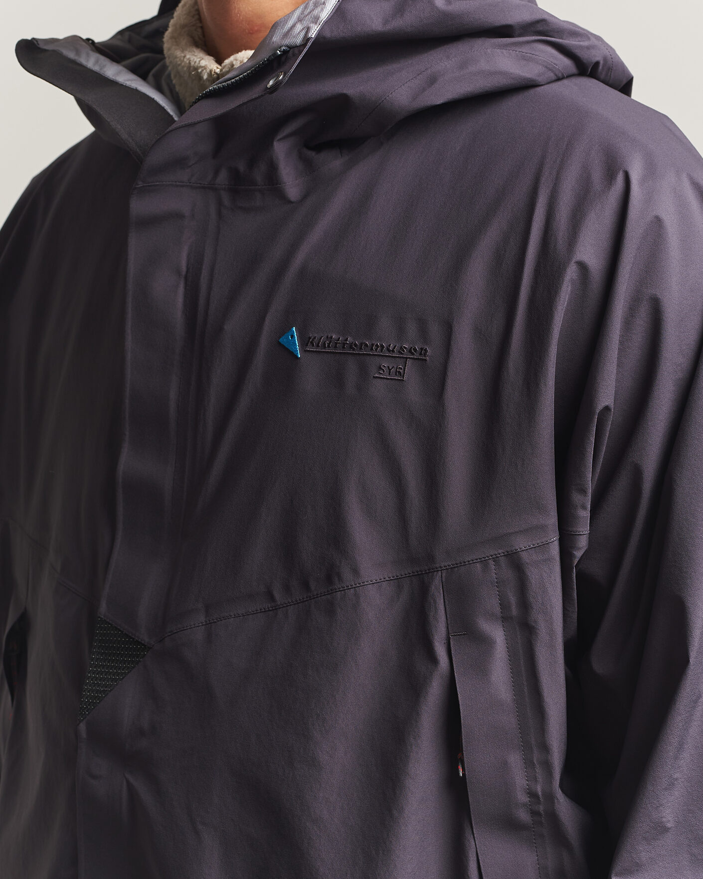 Men | Coats & Jackets | Klättermusen | Syr Hood Parka Raven