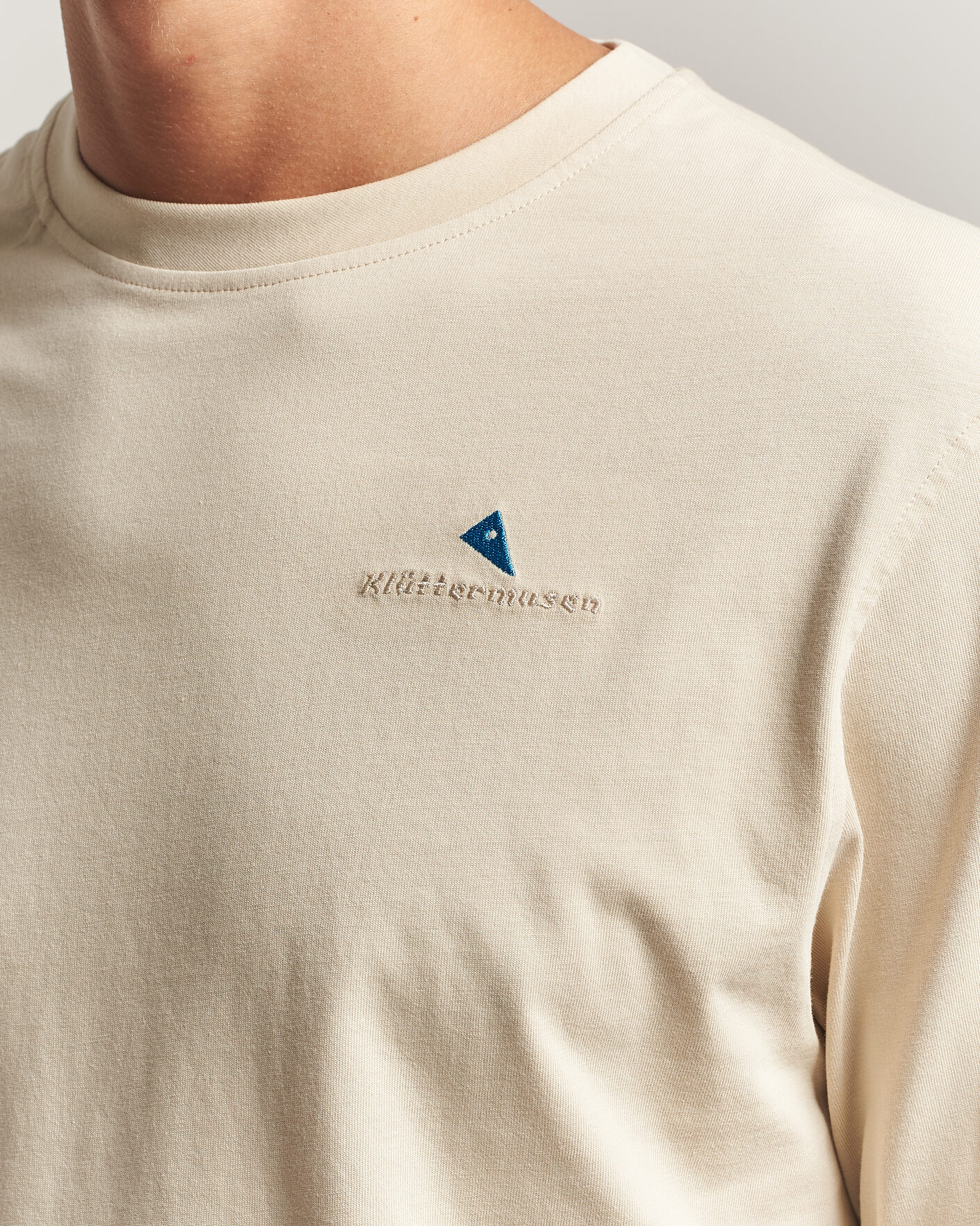 Men | T-Shirts | Klättermusen | Root Long Sleeve Logo T-Shirt Clay