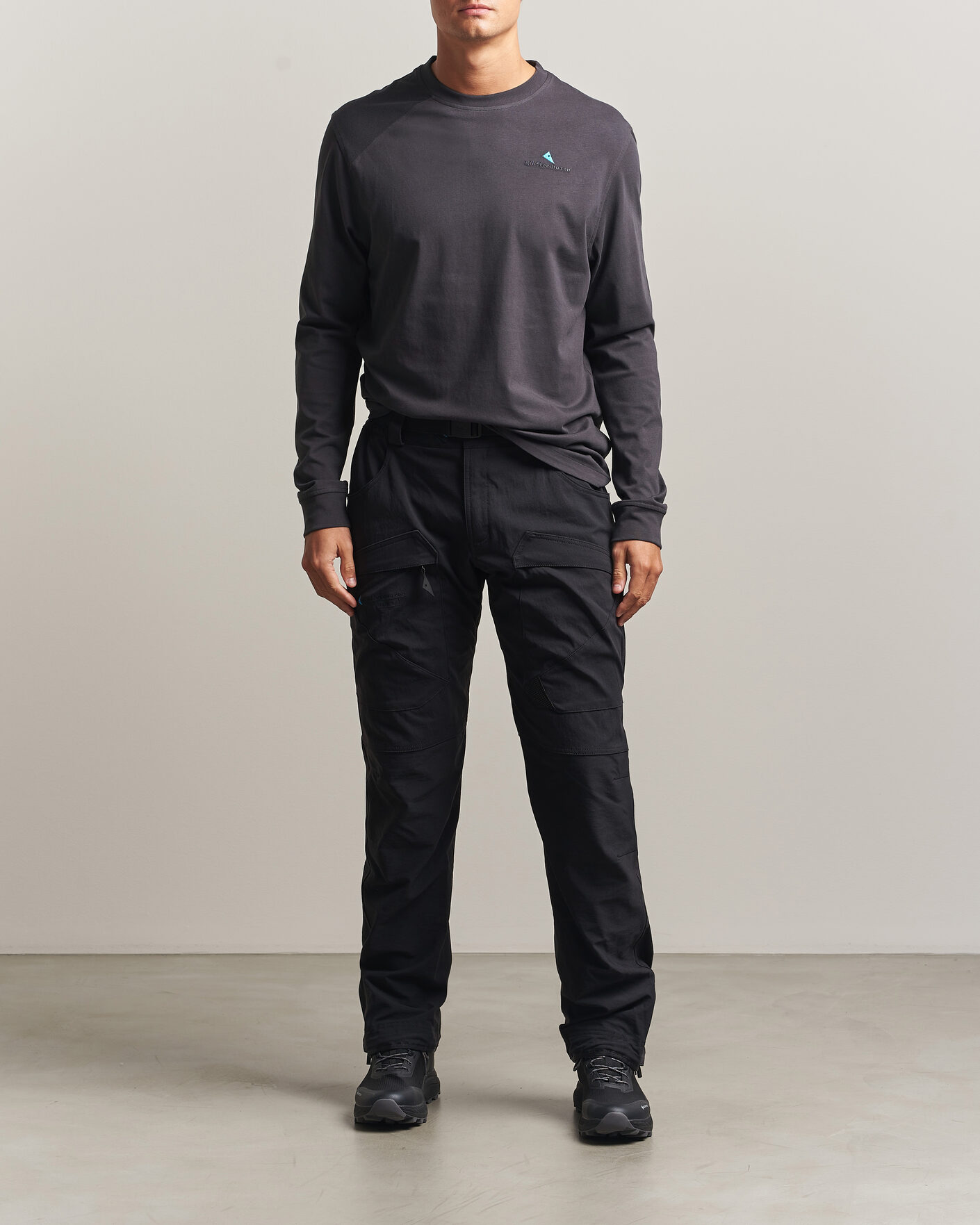 Men | T-Shirts | Klättermusen | Root Long Sleeve Logo T-Shirt Raven