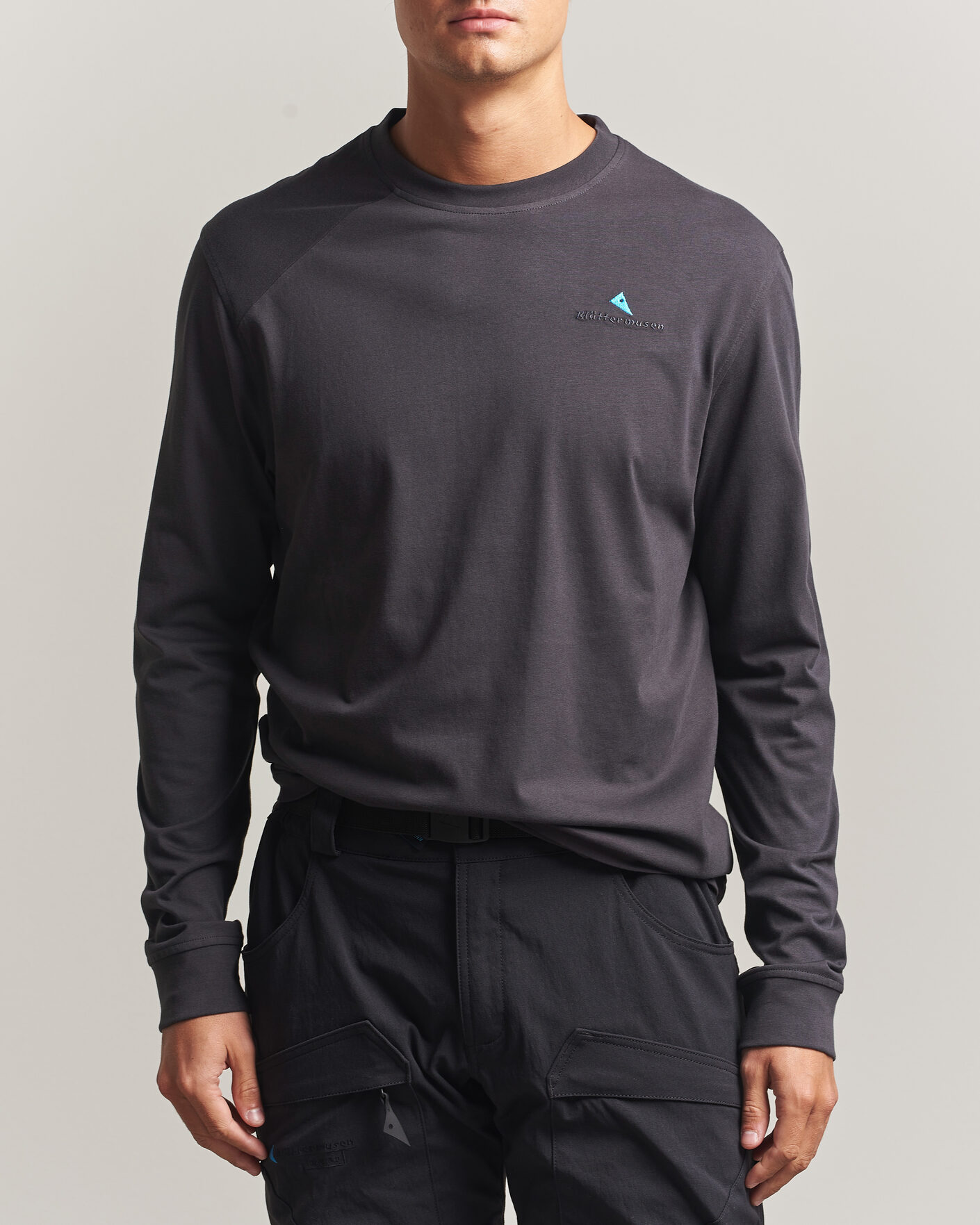 Men | T-Shirts | Klättermusen | Root Long Sleeve Logo T-Shirt Raven