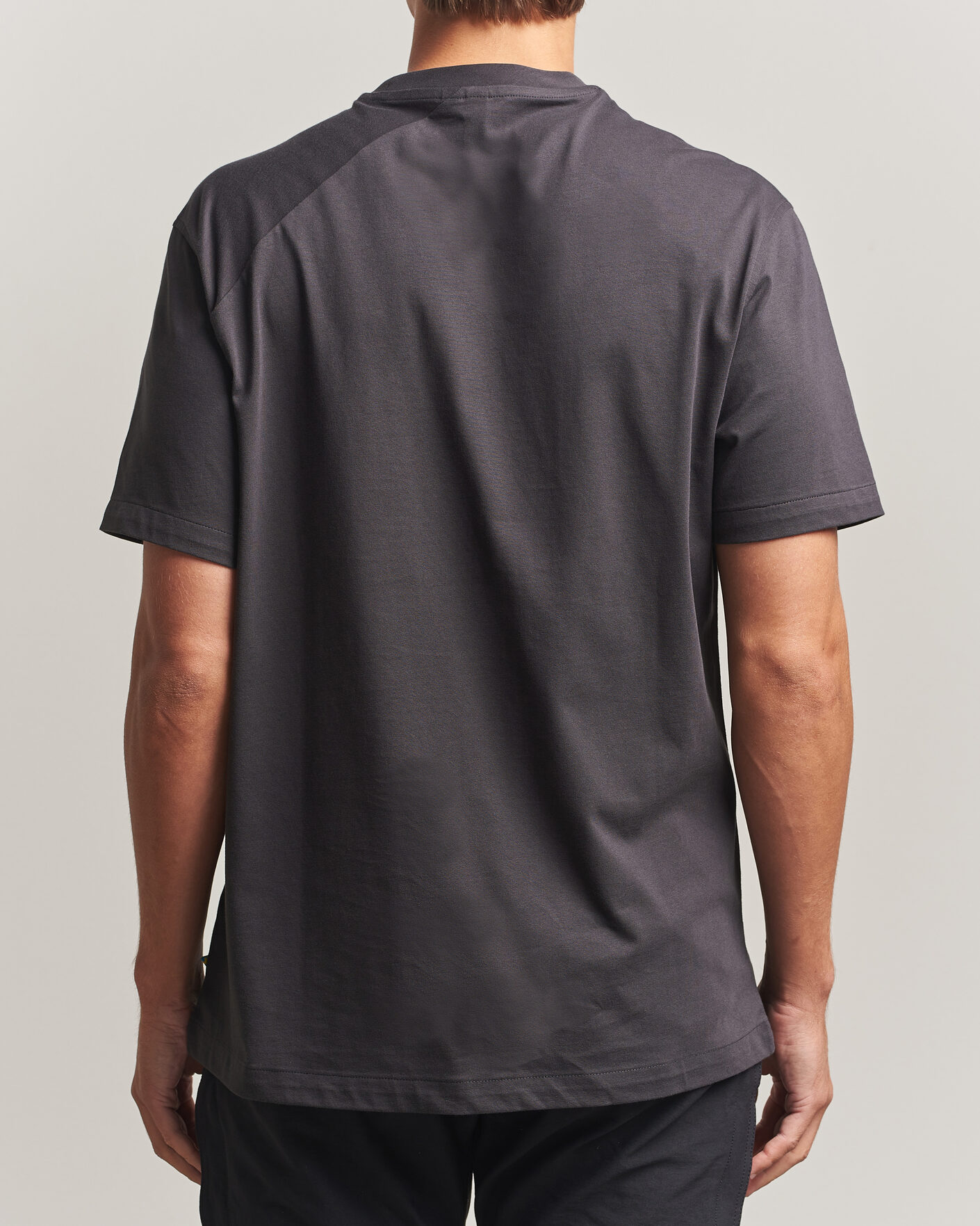 Men | T-Shirts | Klättermusen | Root Logo T-Shirt Raven