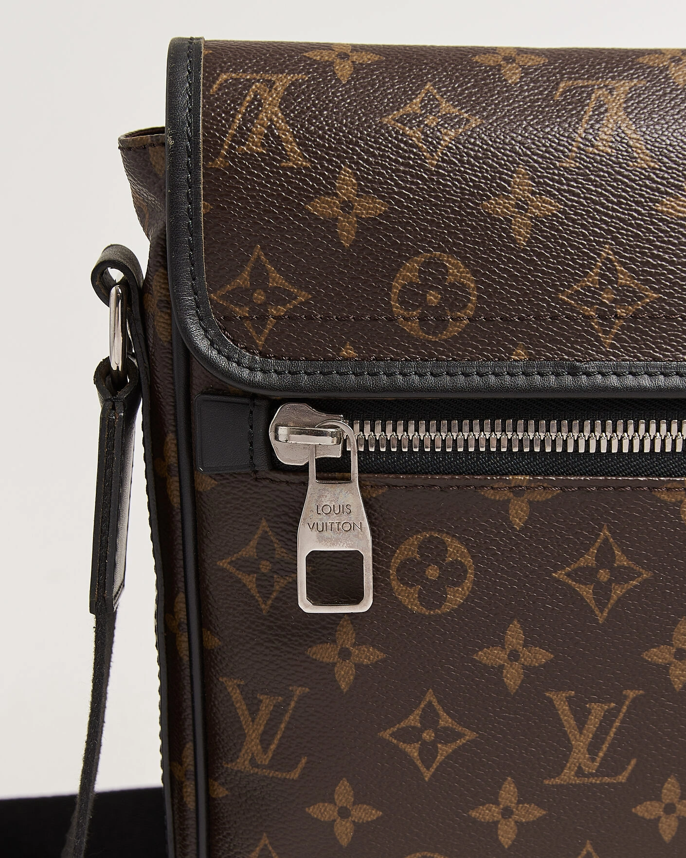 Men | Pre-Owned & Vintage Bags | Louis Vuitton Pre-Owned | Messenger Bag Monogram Macassar