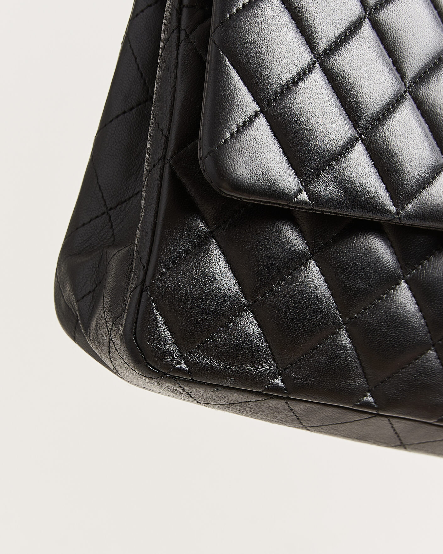 Men | Chanel Pre-Owned Classic Medium Double Flap Bag Lambskin Black | Chanel Pre-Owned | Classic Medium Double Flap Bag Lambskin Black