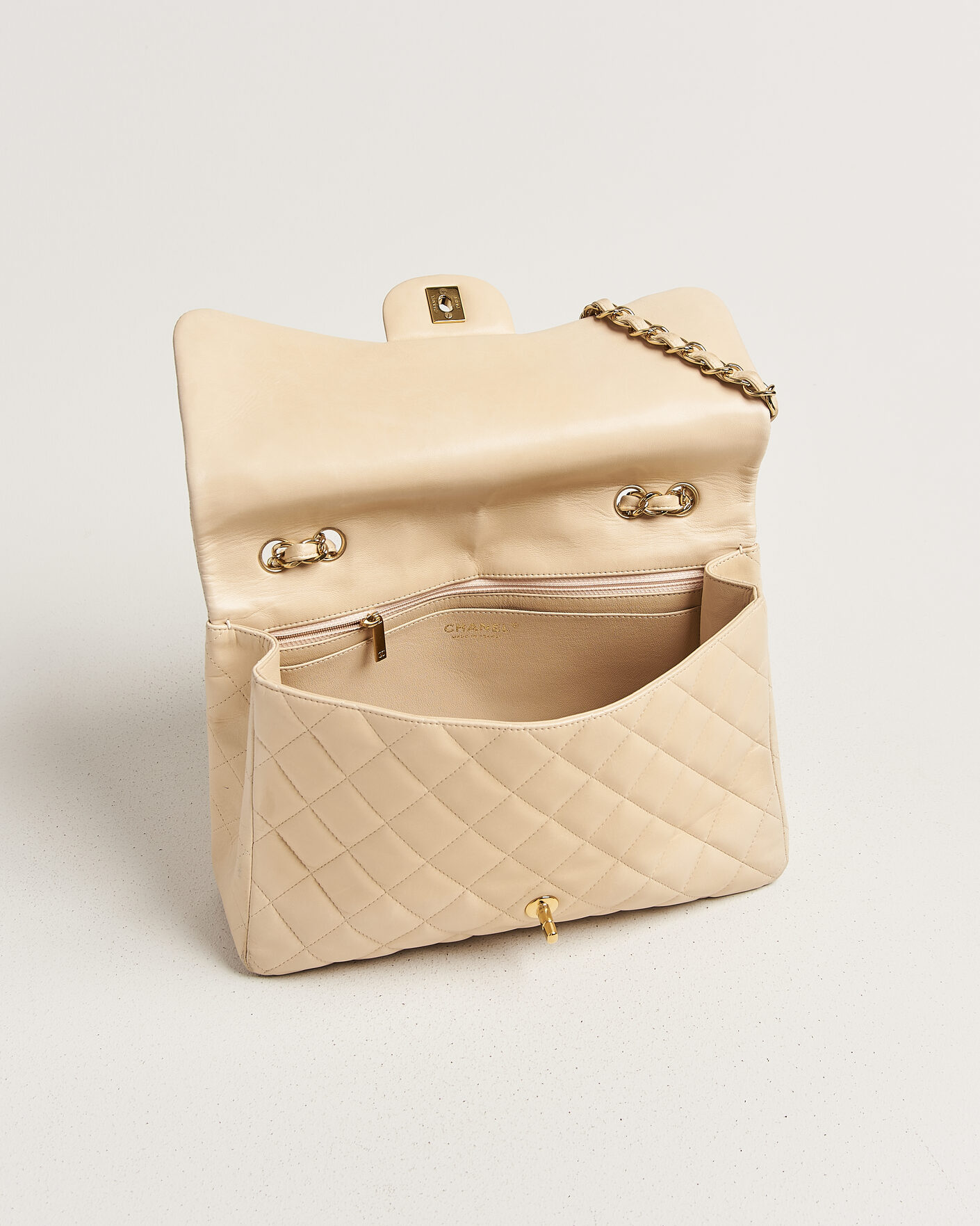 Men | Chanel Pre-Owned Classic Jumbo Single Flap Bag Lambskin Beige | Chanel Pre-Owned | Classic Jumbo Single Flap Bag Lambskin Beige