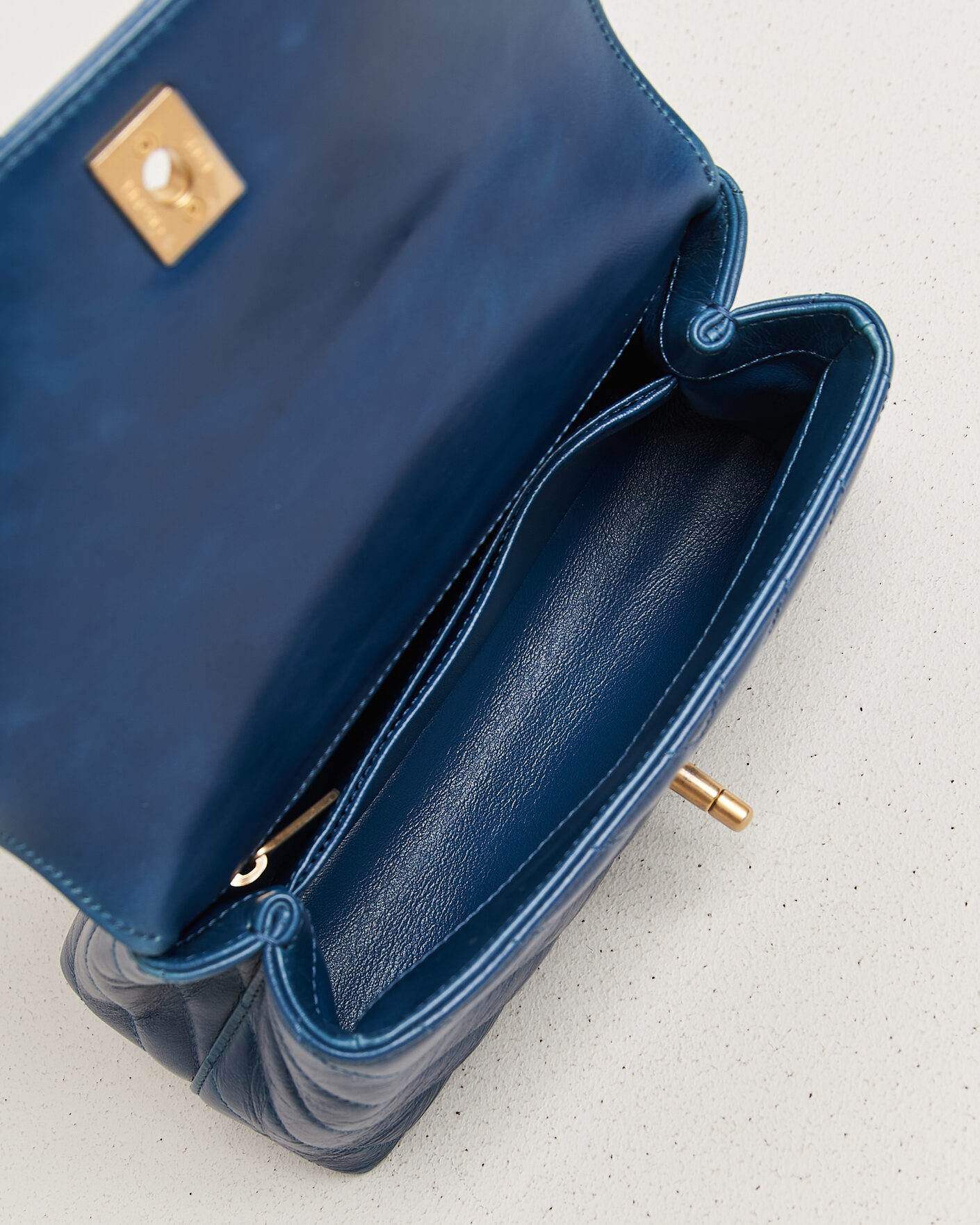 Men | Pre-Owned & Vintage Bags | Chanel Pre-Owned | Coco Handle Chevron Bag Blue
