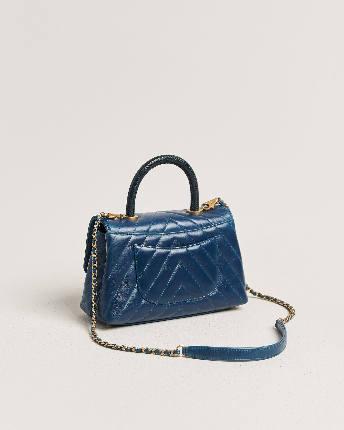 Men | Pre-Owned & Vintage Bags | Chanel Pre-Owned | Coco Handle Chevron Bag Blue