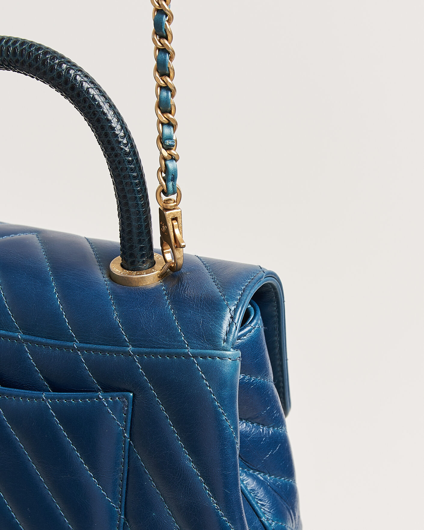 Men | Pre-Owned & Vintage Bags | Chanel Pre-Owned | Coco Handle Chevron Bag Blue