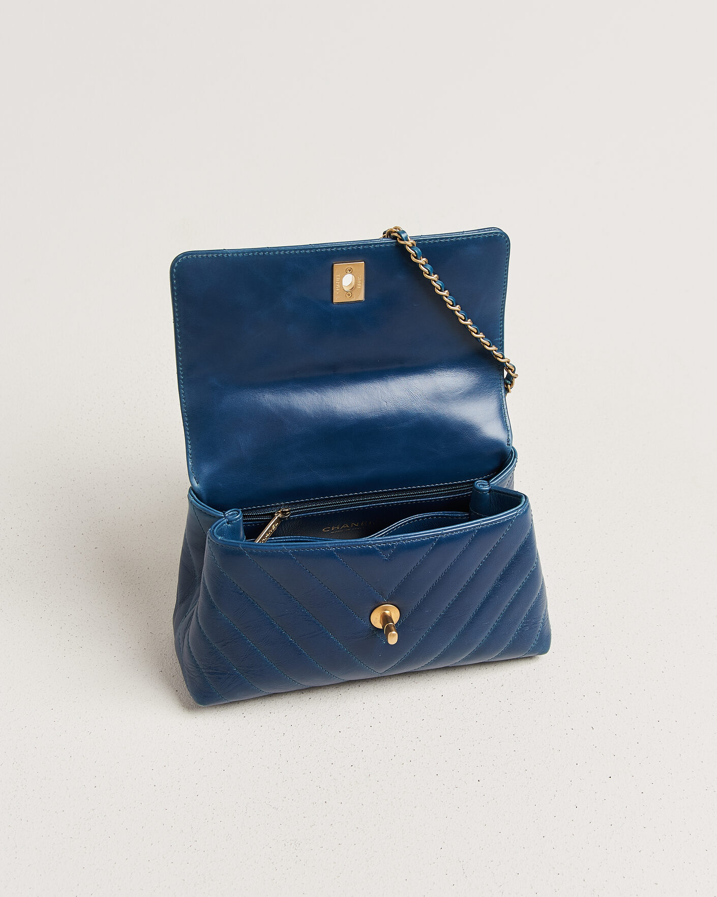 Men | Pre-Owned & Vintage Bags | Chanel Pre-Owned | Coco Handle Chevron Bag Blue